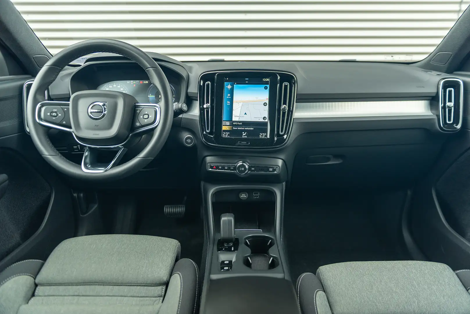 Volvo XC40 T4 Aut. Plug-In Hybrid Parkeercamera 211pk Zwart - 2
