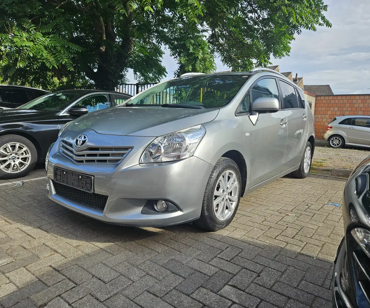 Toyota Verso Verso 1.6i Luna 5pl. Gris - 1