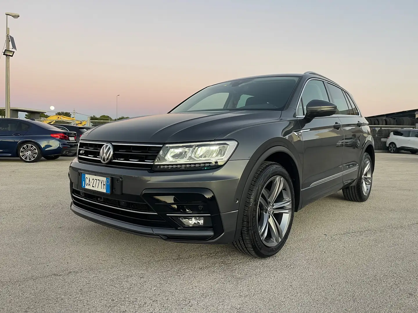 Volkswagen Tiguan Tiguan 2.0 tdi dsg R-Line Pack 4motion 150cv dsg Grigio - 1