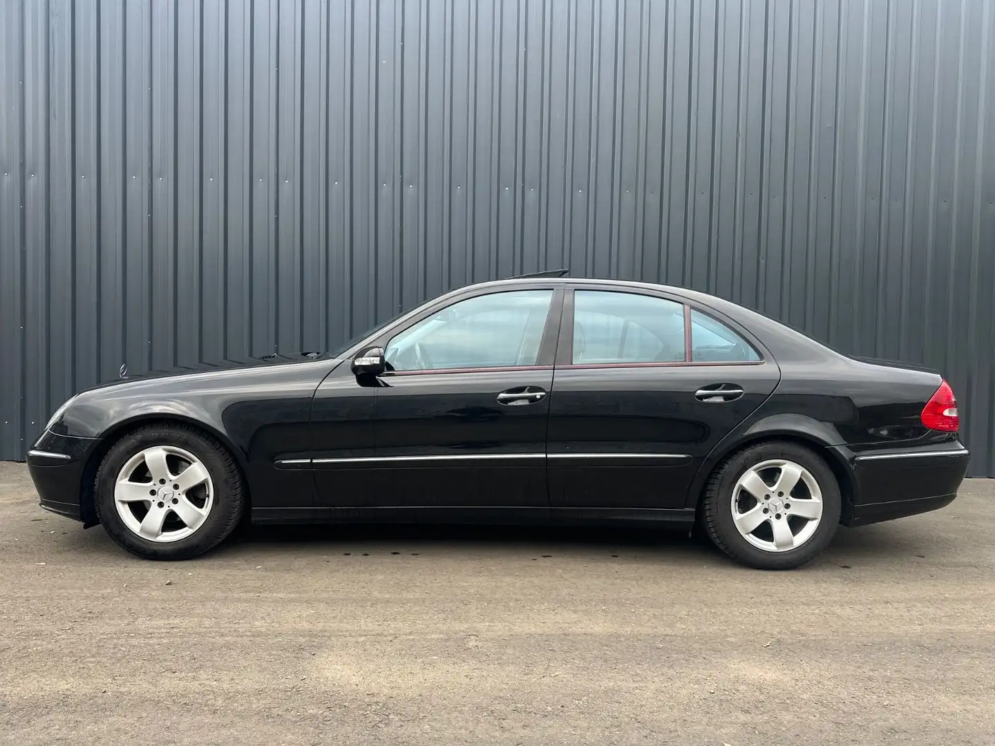 Mercedes-Benz E 220 CDI Automatik Schwarz - 1