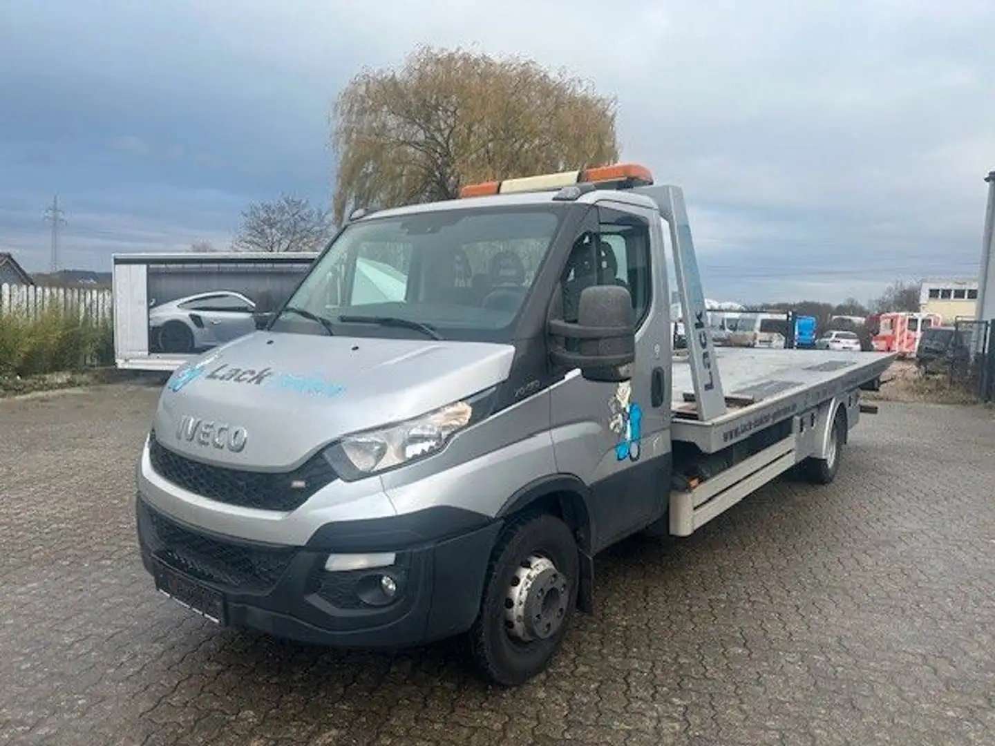 Iveco Daily Abschlepper Einzelkabine 70C17 Schiebeplat srebrna - 1