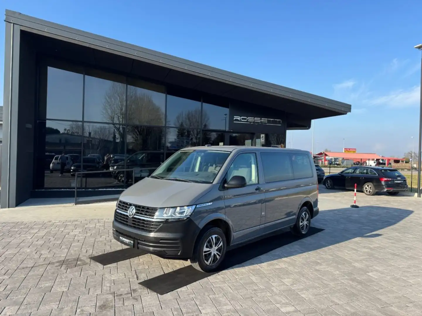 Volkswagen T6.1 2.0 TDI 110CV 9 POSTI Trendline ANCHE NEOPATE Grigio - 2