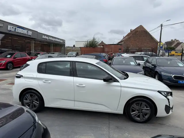 Peugeot 308 view 4