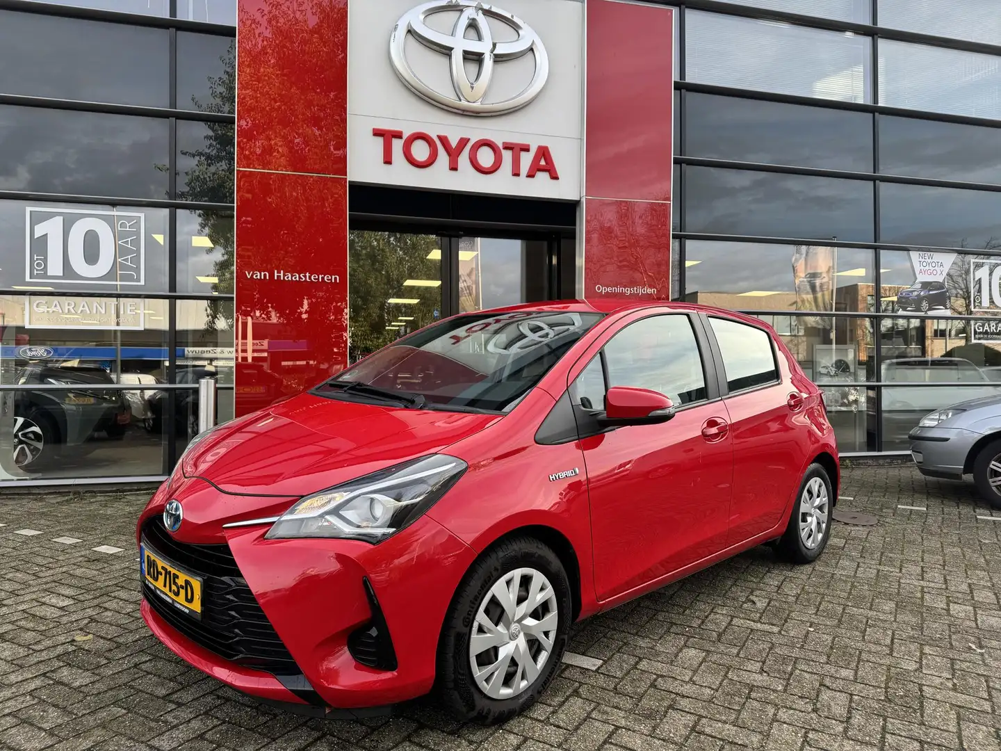 Toyota Yaris 1.5 Hybrid 100pk 5D CVT Aspiration Rosso - 1