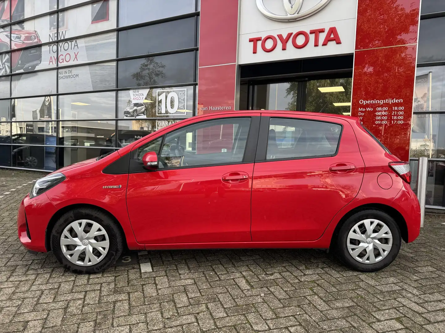 Toyota Yaris 1.5 Hybrid 100pk 5D CVT Aspiration Rosso - 2