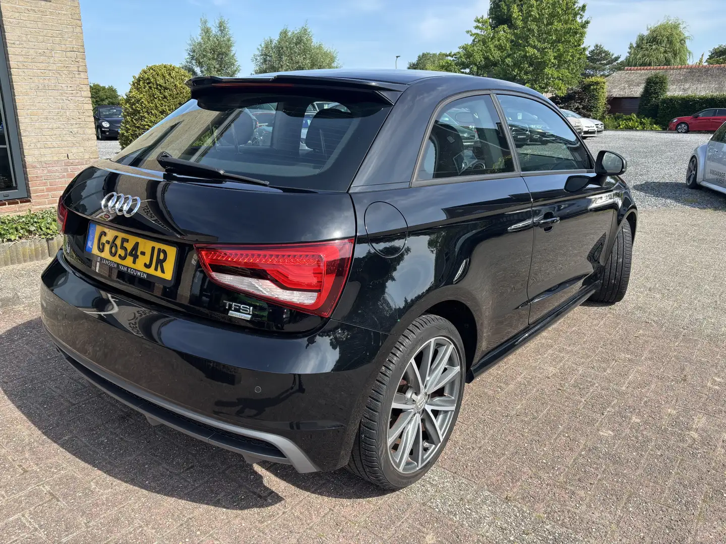 Audi A1 3DRS 1.0 TFSI S-Line Automaat Navigatie / Full LED Zwart - 2