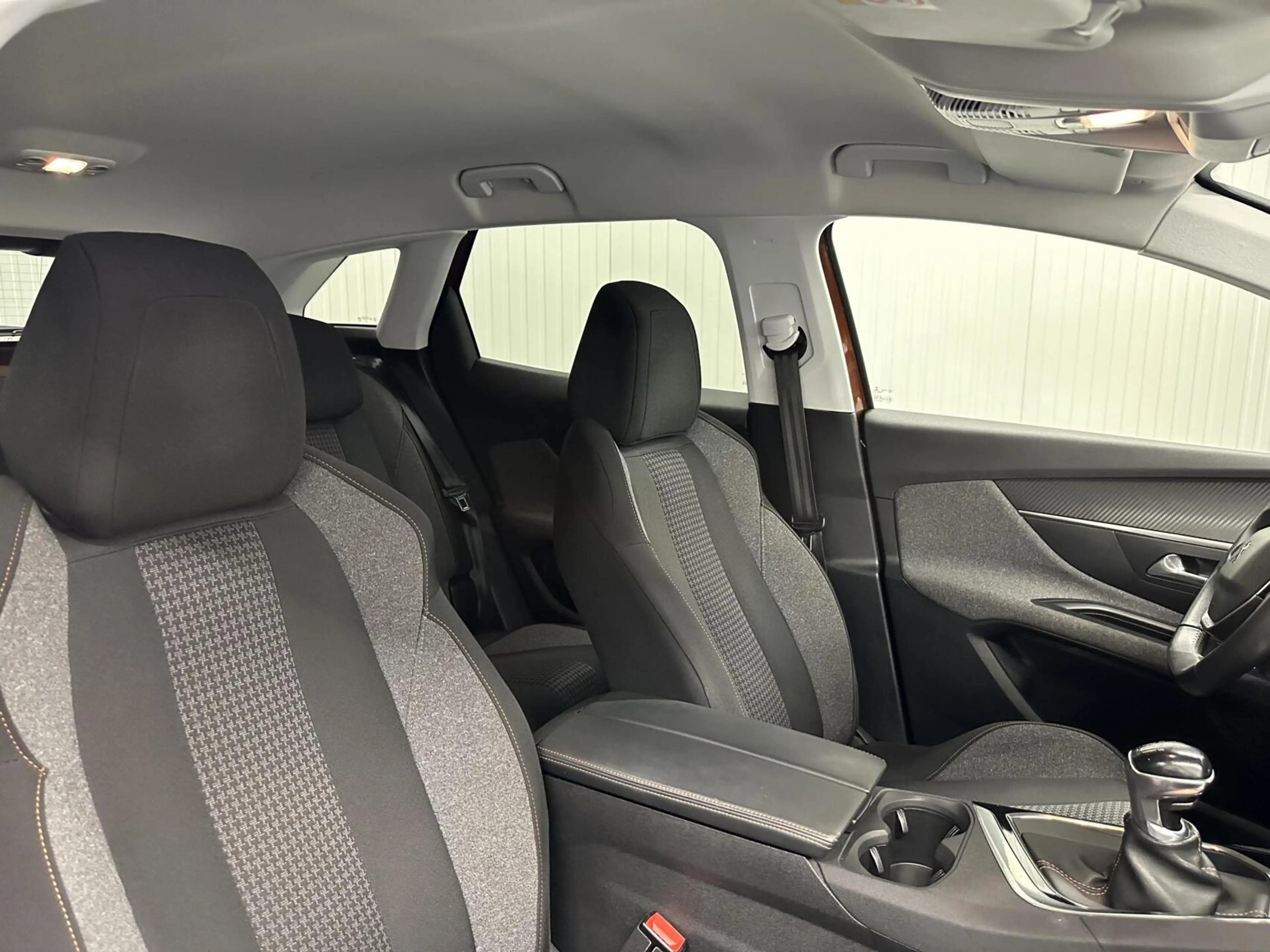 Peugeot 3008 1.2 PureTech Blue lease Executive Avantage NAVI CA — photo 11