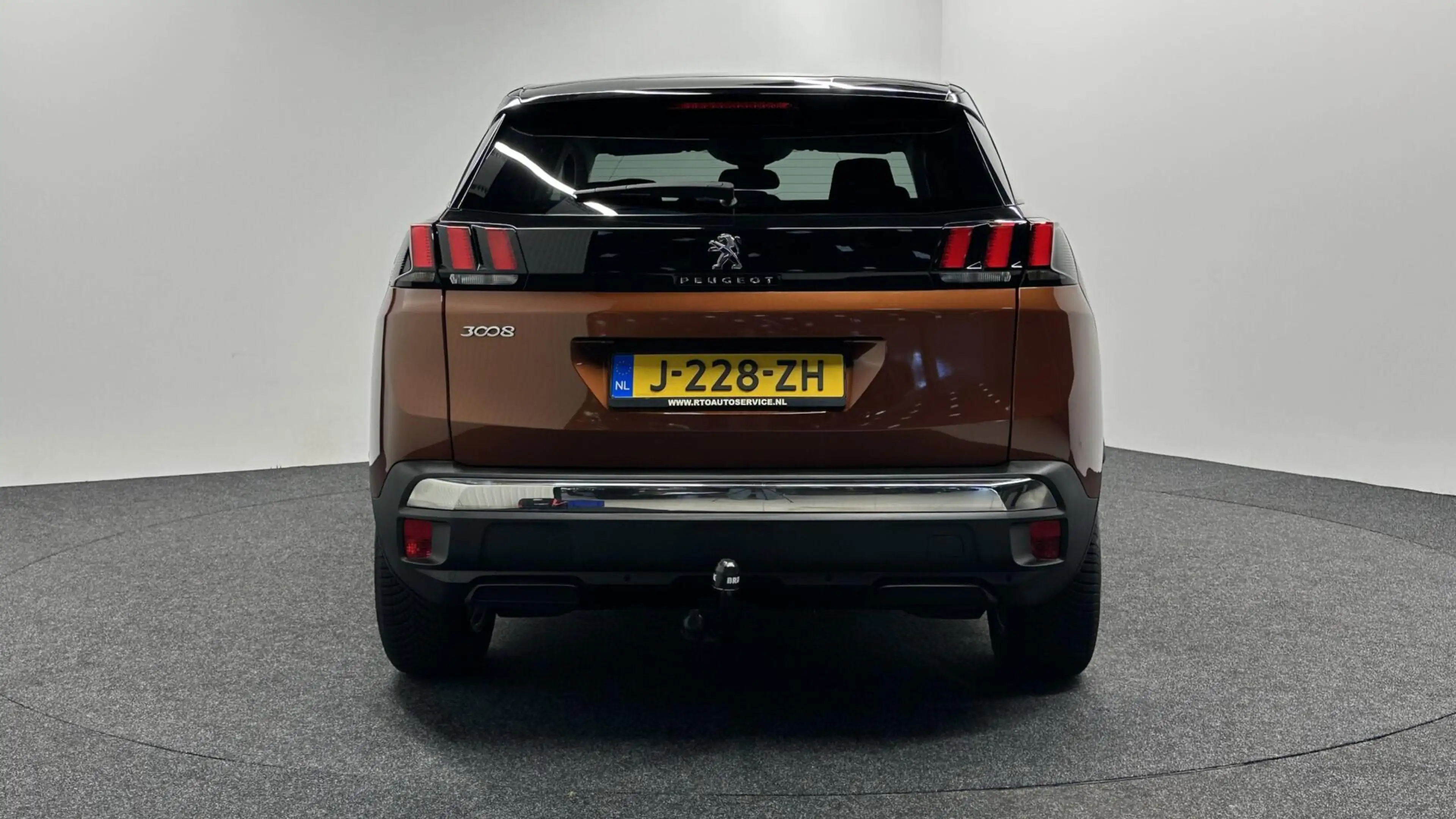Peugeot 3008 1.2 PureTech Blue lease Executive Avantage NAVI CA — photo 6