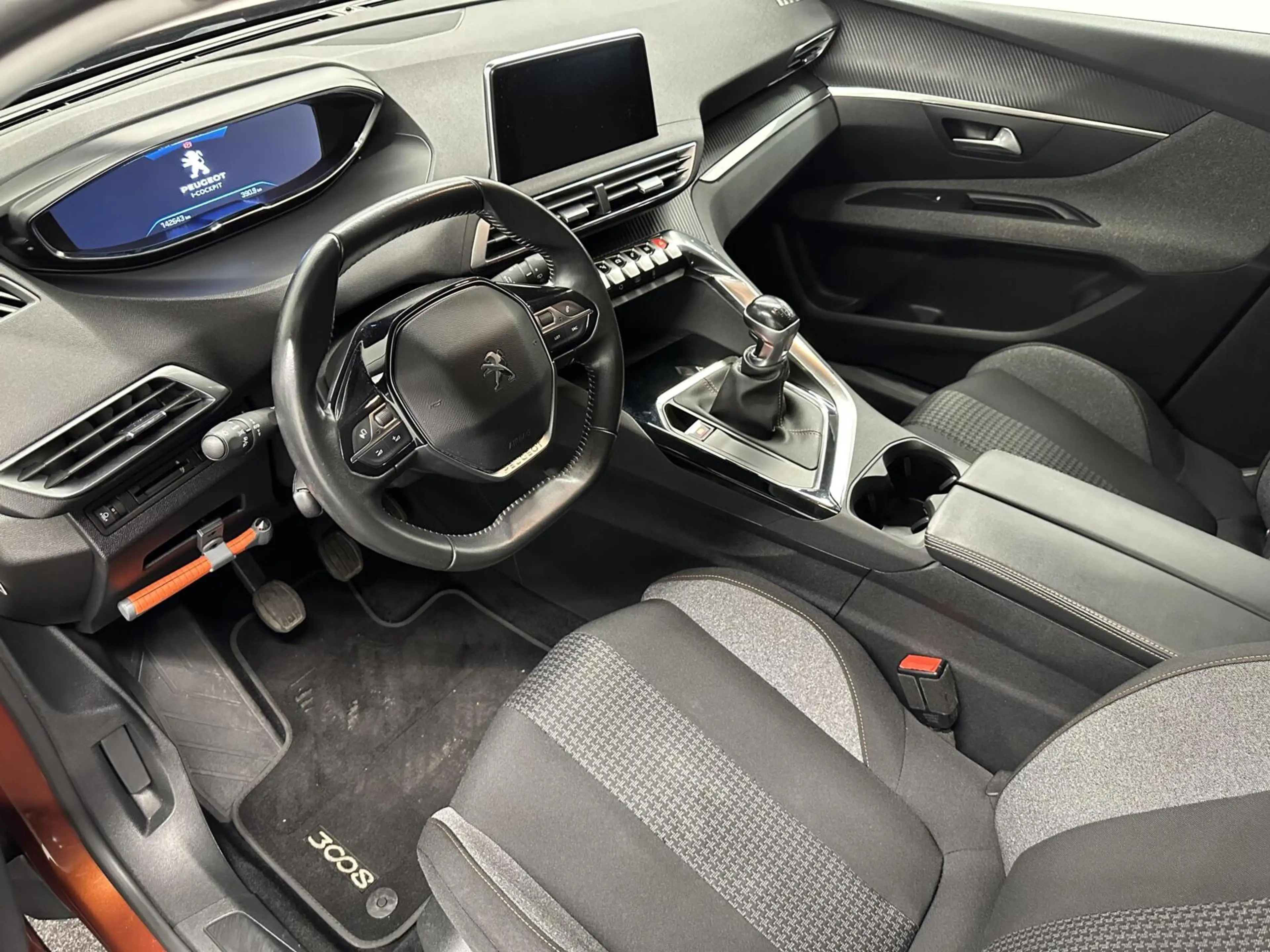 Peugeot 3008 1.2 PureTech Blue lease Executive Avantage NAVI CA — photo 13