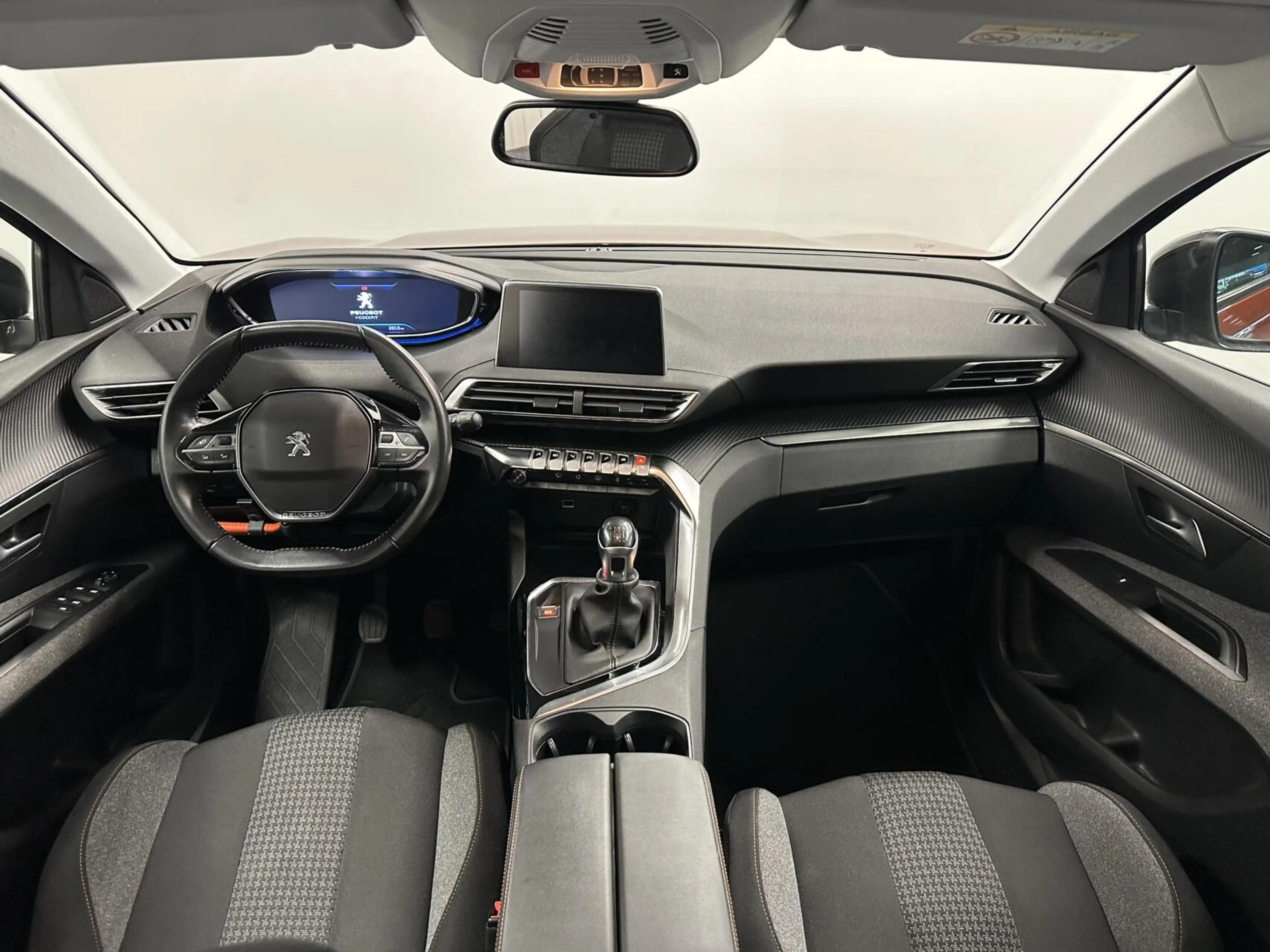 Peugeot 3008 1.2 PureTech Blue lease Executive Avantage NAVI CA — photo 2
