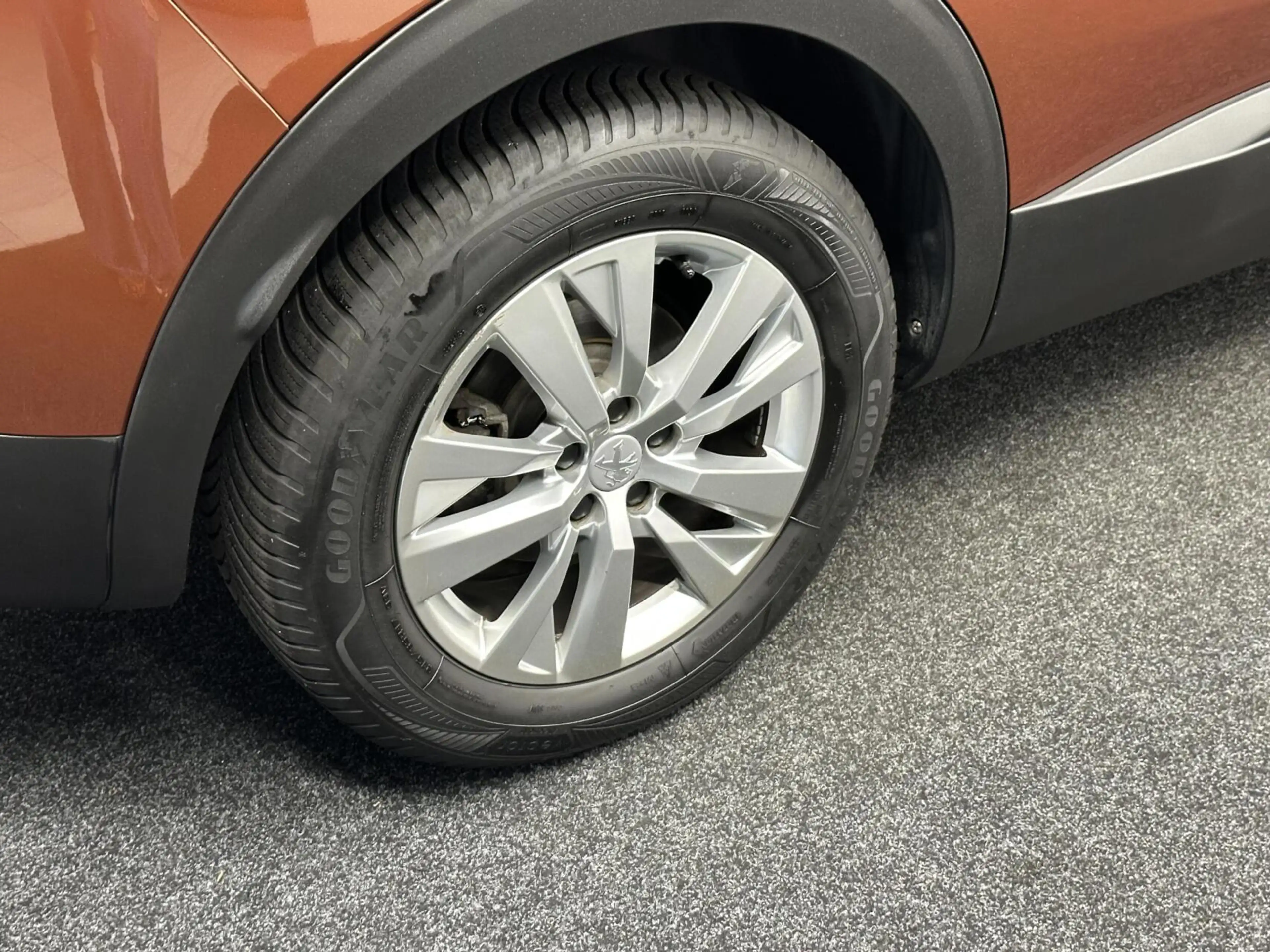 Peugeot 3008 1.2 PureTech Blue lease Executive Avantage NAVI CA — photo 9