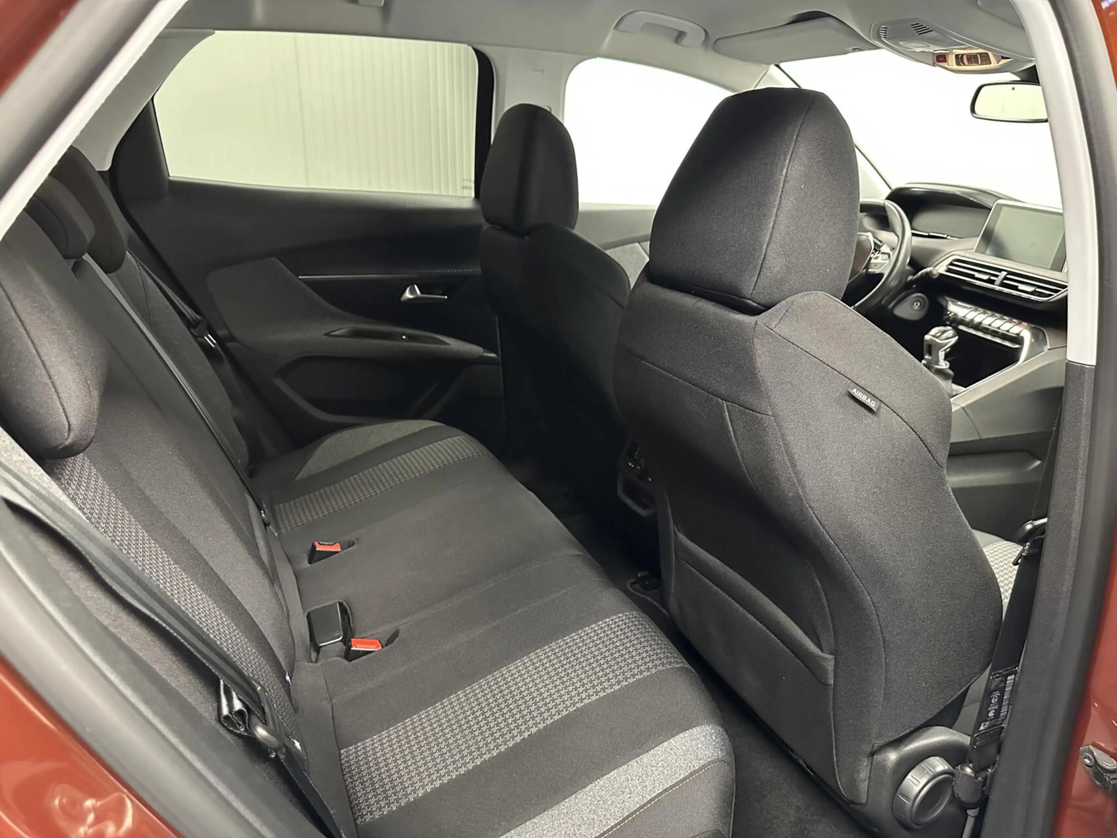 Peugeot 3008 1.2 PureTech Blue lease Executive Avantage NAVI CA — photo 12