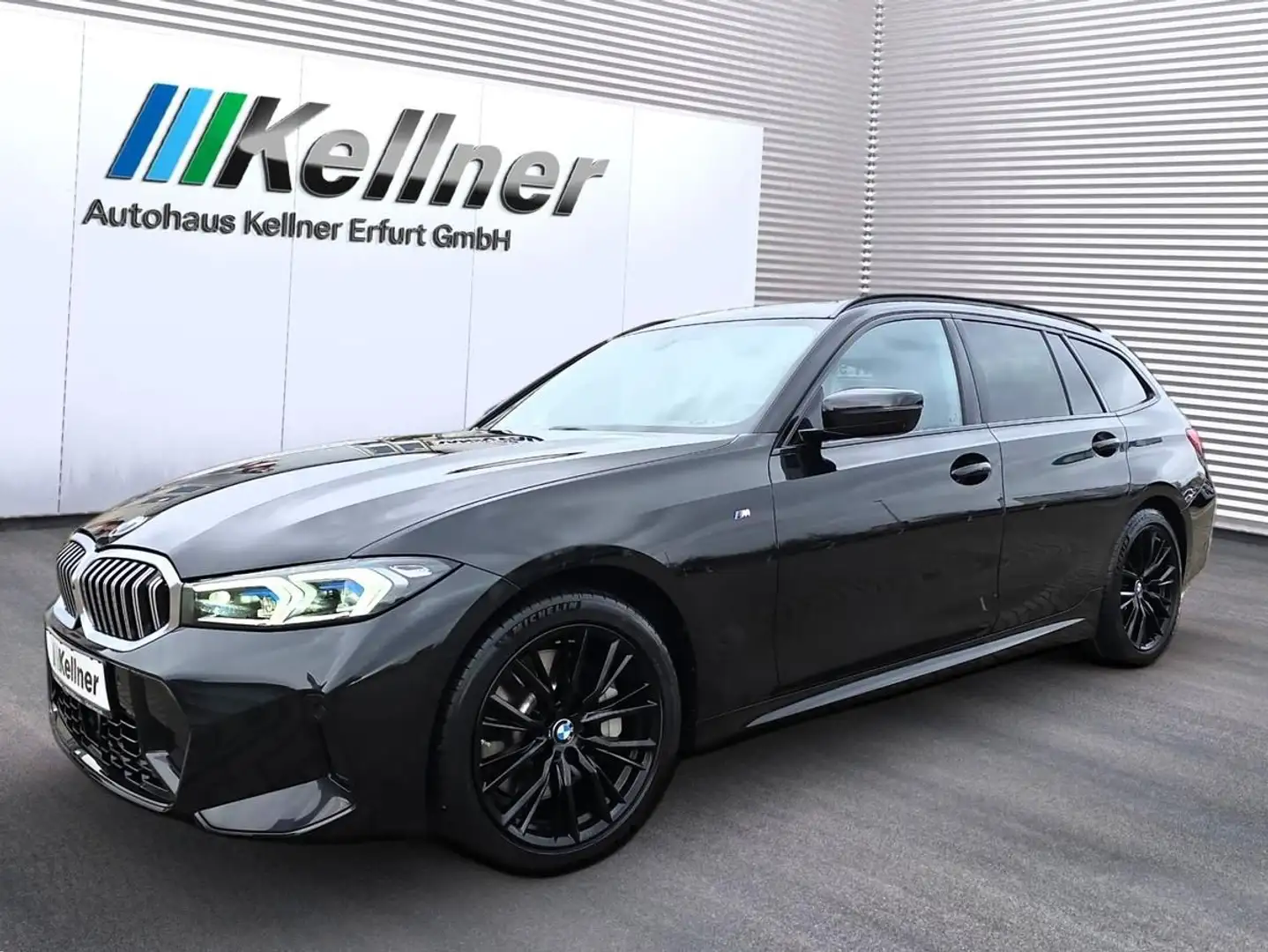 BMW 330 i xDr.. Aut. M-Sport+AHK+Head-Up+ACC+HIFI Schwarz - 2