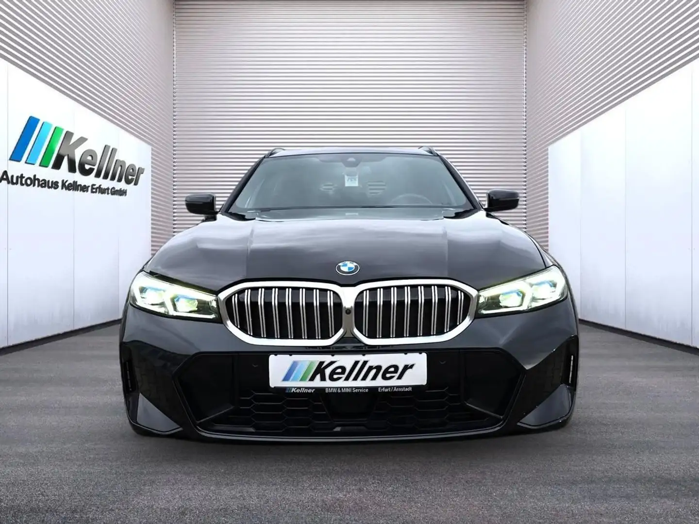 BMW 330 i xDr.. Aut. M-Sport+AHK+Head-Up+ACC+HIFI Schwarz - 1