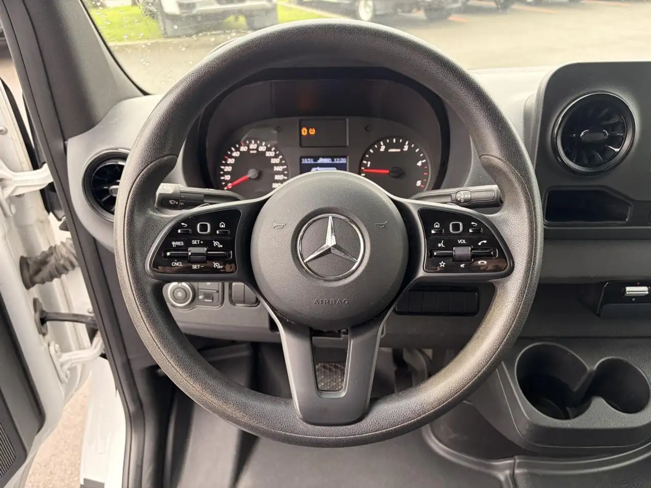 Mercedes-Benz Sprinter снимка Mercedes-Benz Sprinter
