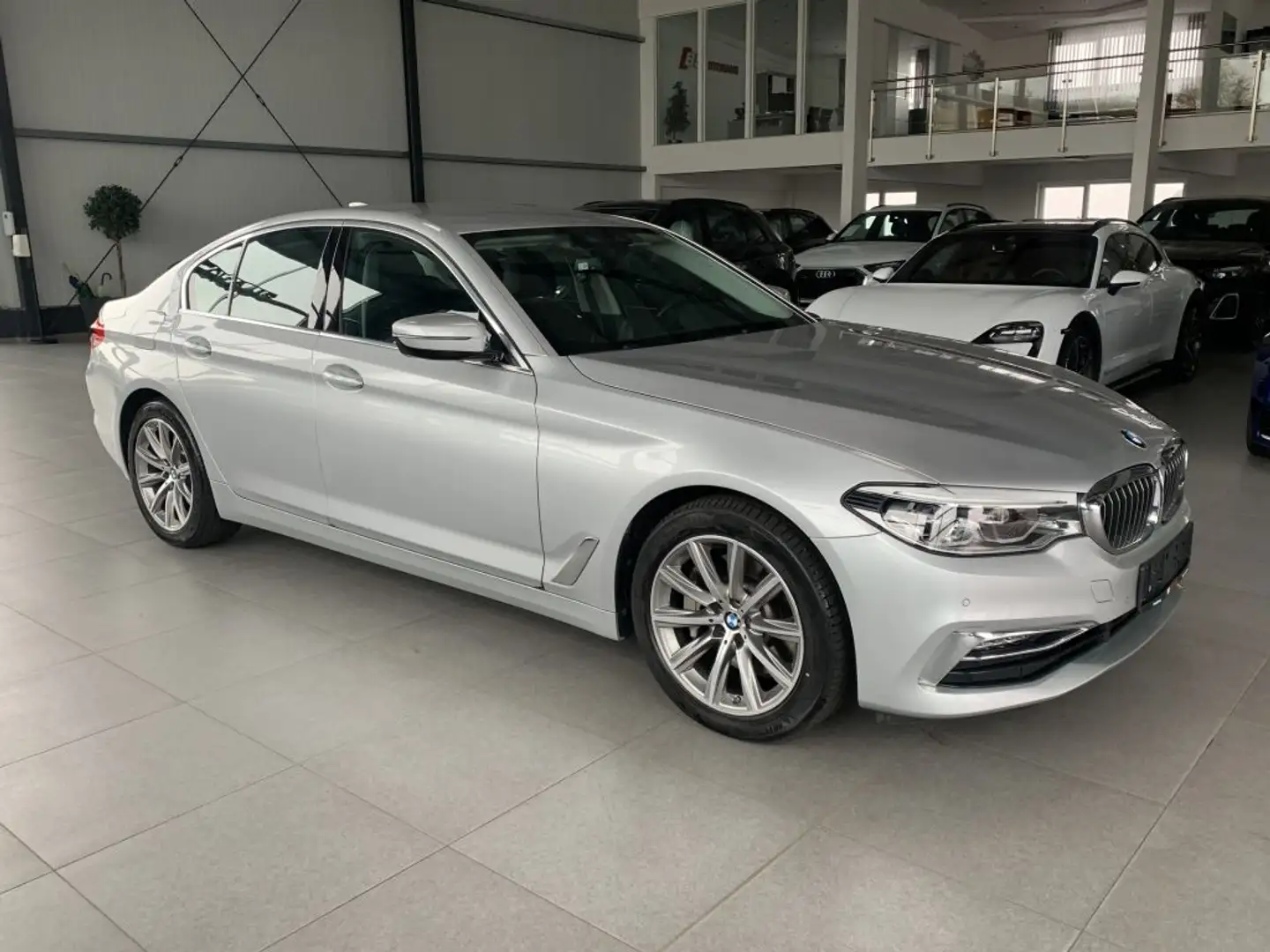 BMW 525 525d Aut. Luxury Line Inno.Paket Ad.LED AHK Harman - 1