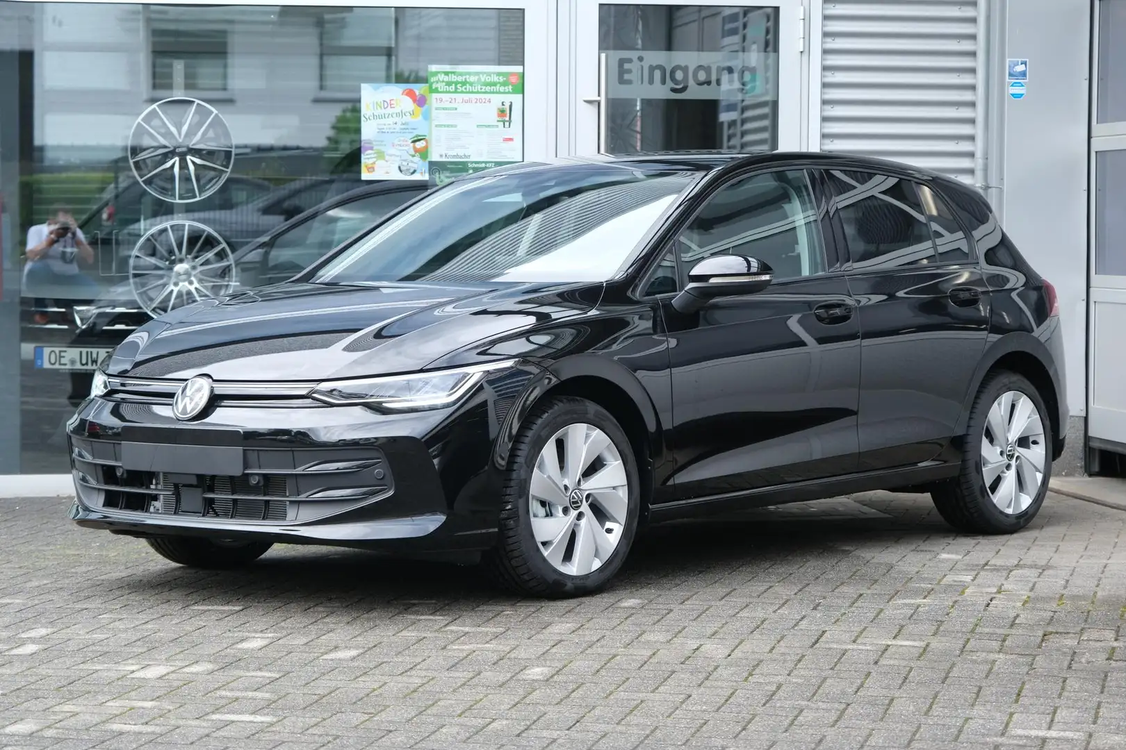 Volkswagen Golf Life 1.5 eTSI DSG Facelift AHK  LED Keyless Kam... Schwarz - 1
