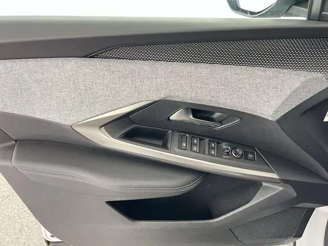 Peugeot 3008 view 11