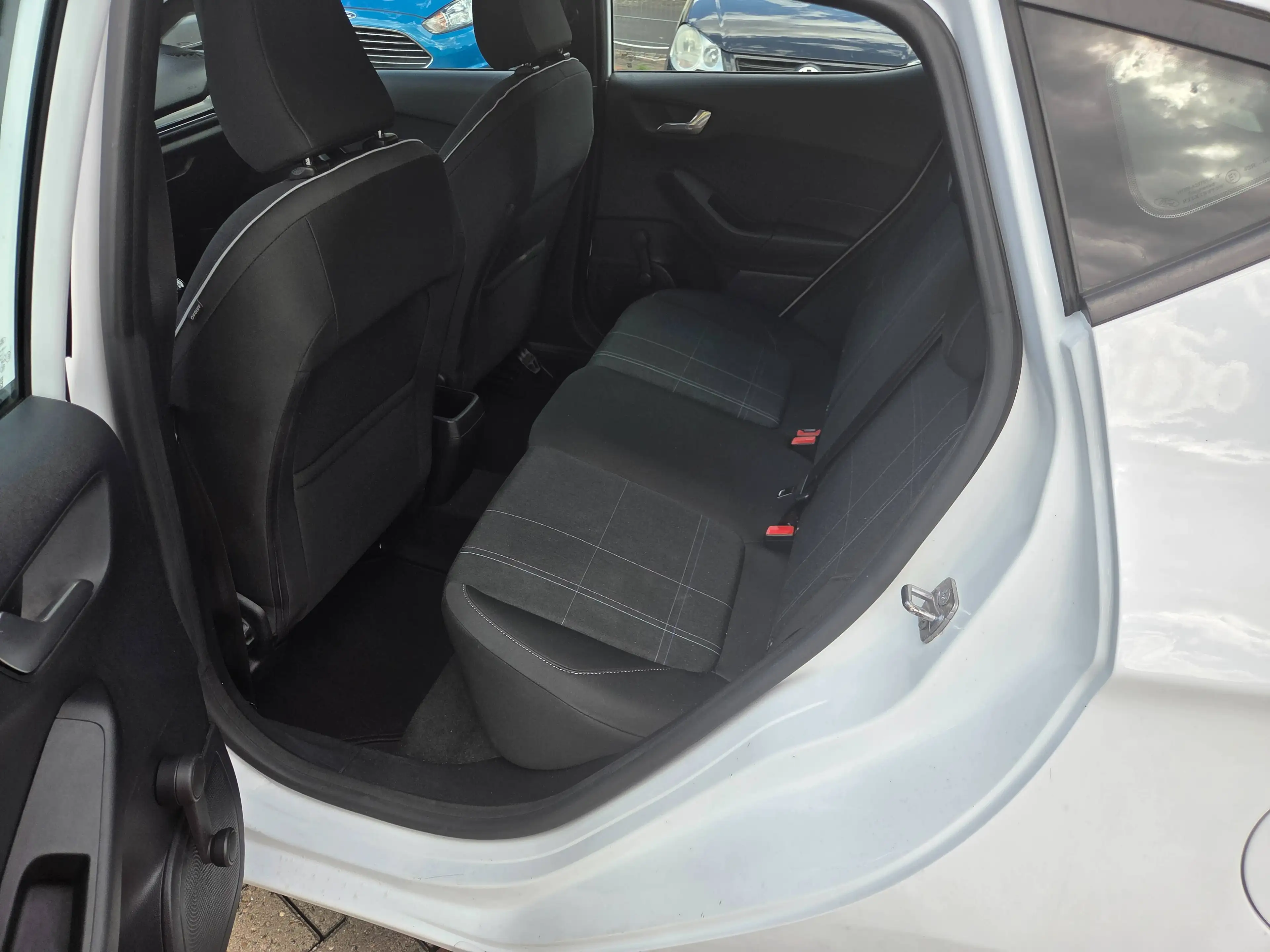 Ford Fiesta Trend — photo 8