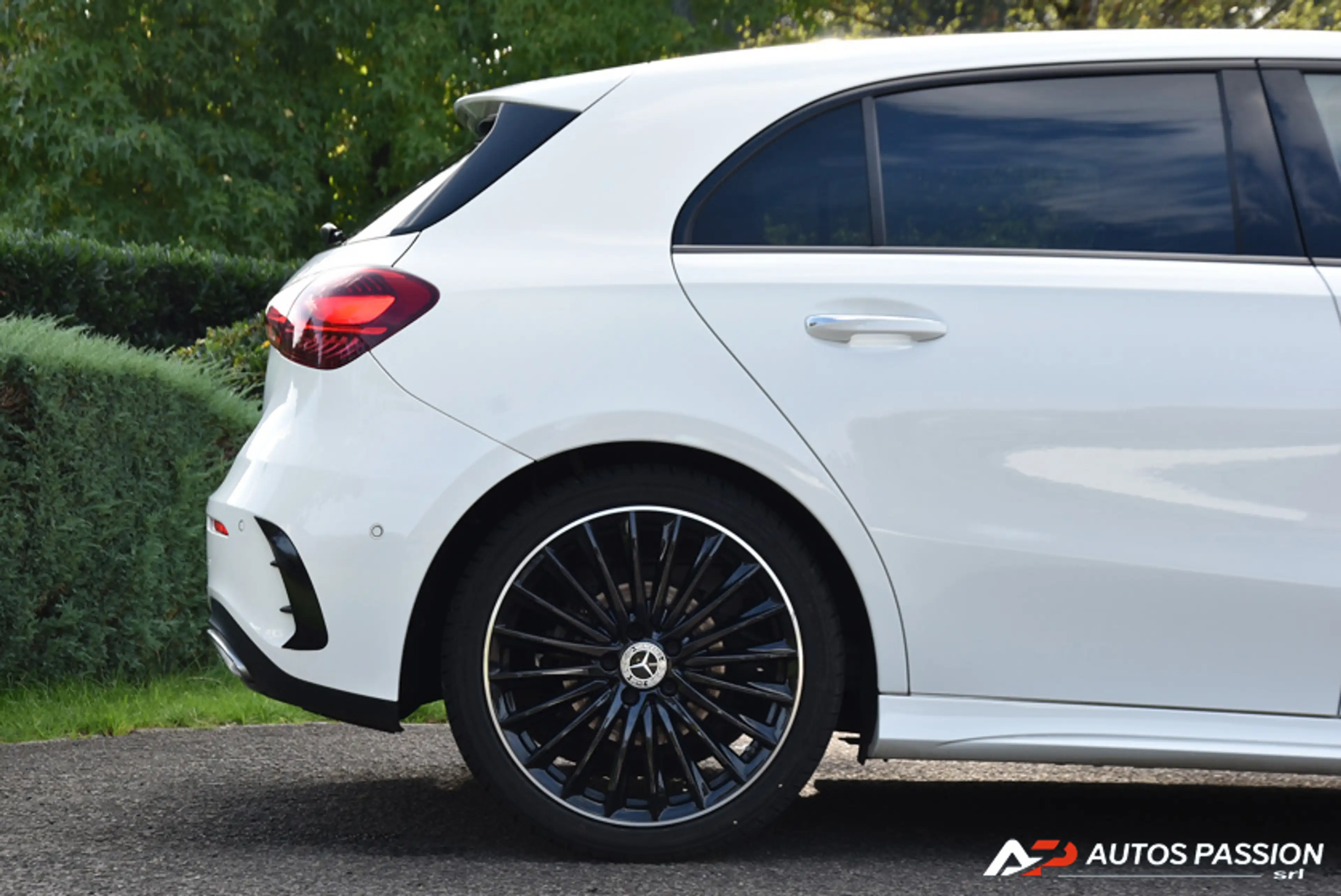 Mercedes-Benz A 180 AMG Facelift | Line Shadow Line & Light Pack | Jantes 19" — photo 4