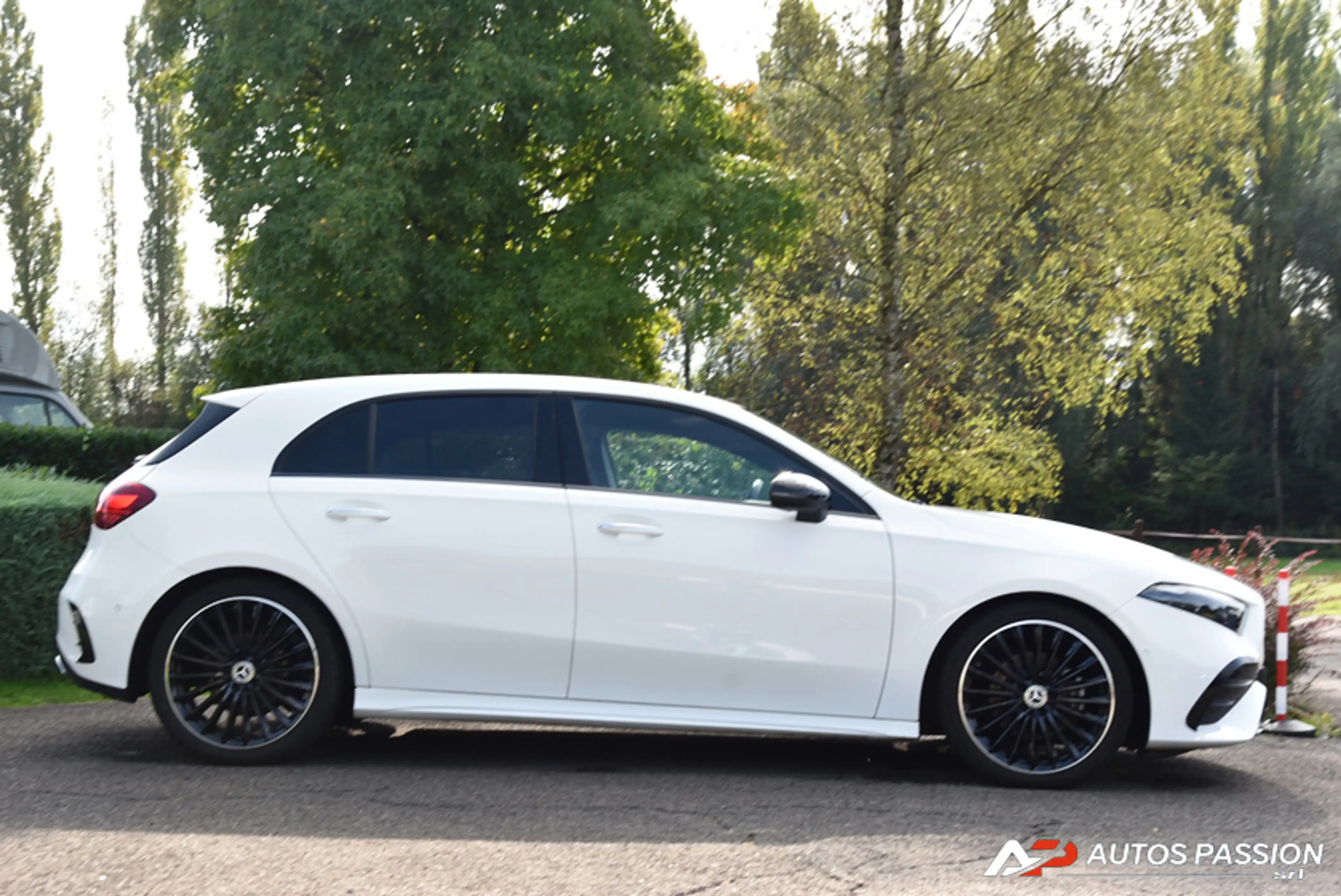 Mercedes-Benz A 180 AMG Facelift | Line Shadow Line & Light Pack | Jantes 19" — photo 3