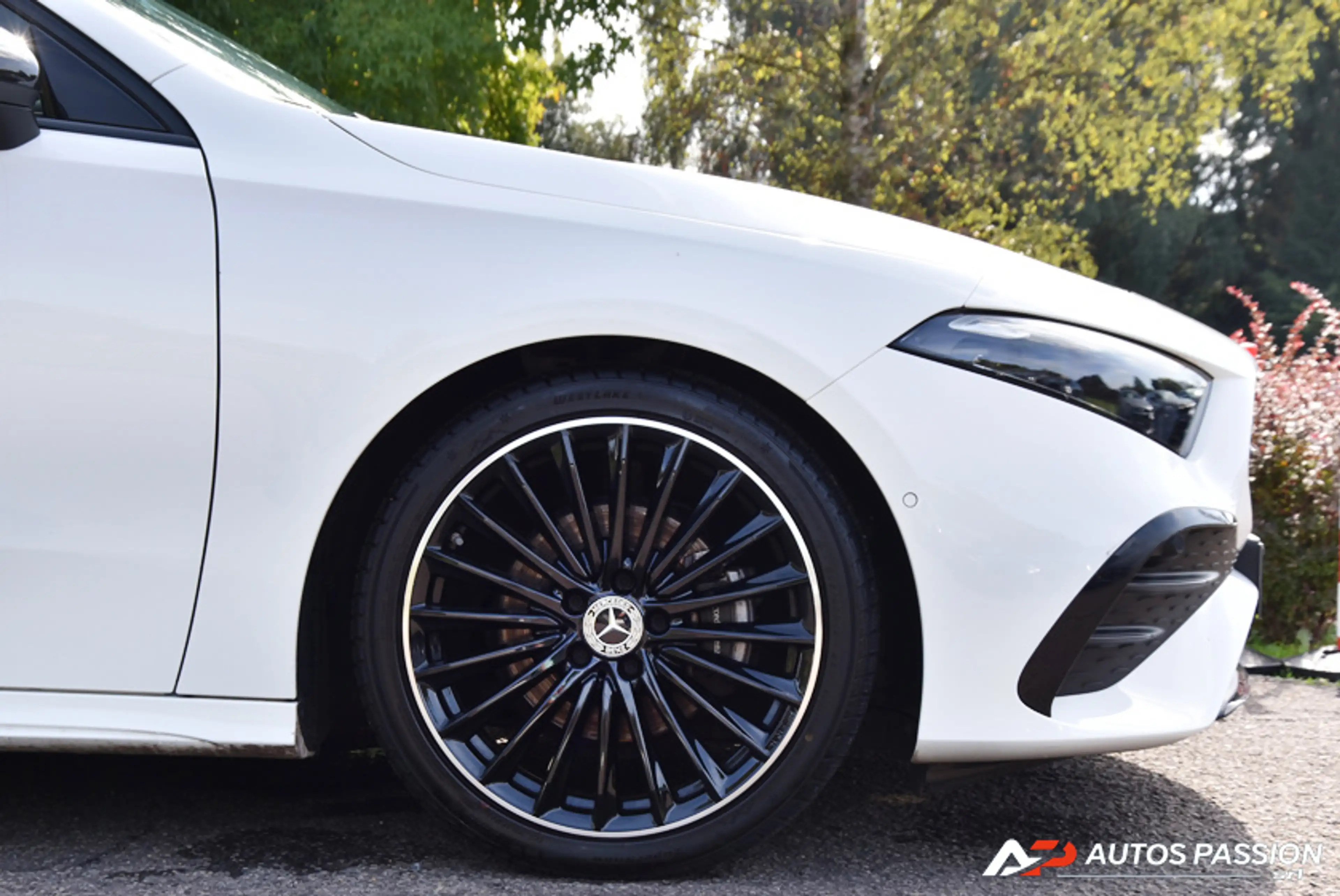 Mercedes-Benz A 180 AMG Facelift | Line Shadow Line & Light Pack | Jantes 19" — photo 14