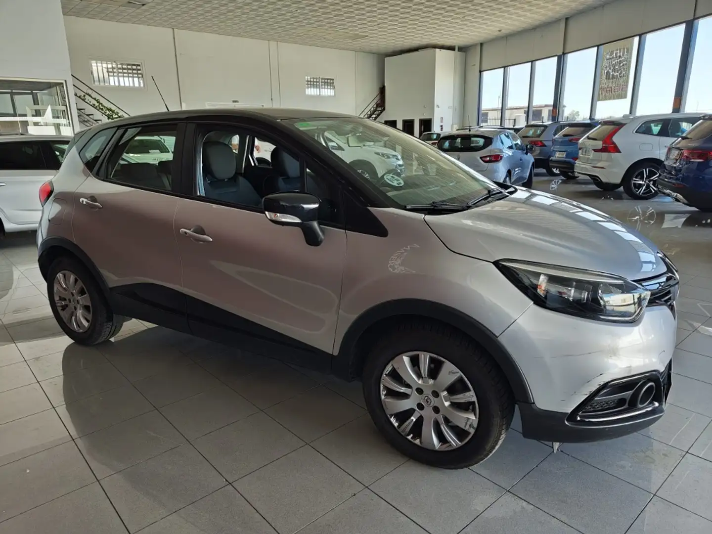 Renault Captur 1.5dCi E.eco2 S&S SL Adventure 90 Gris - 2