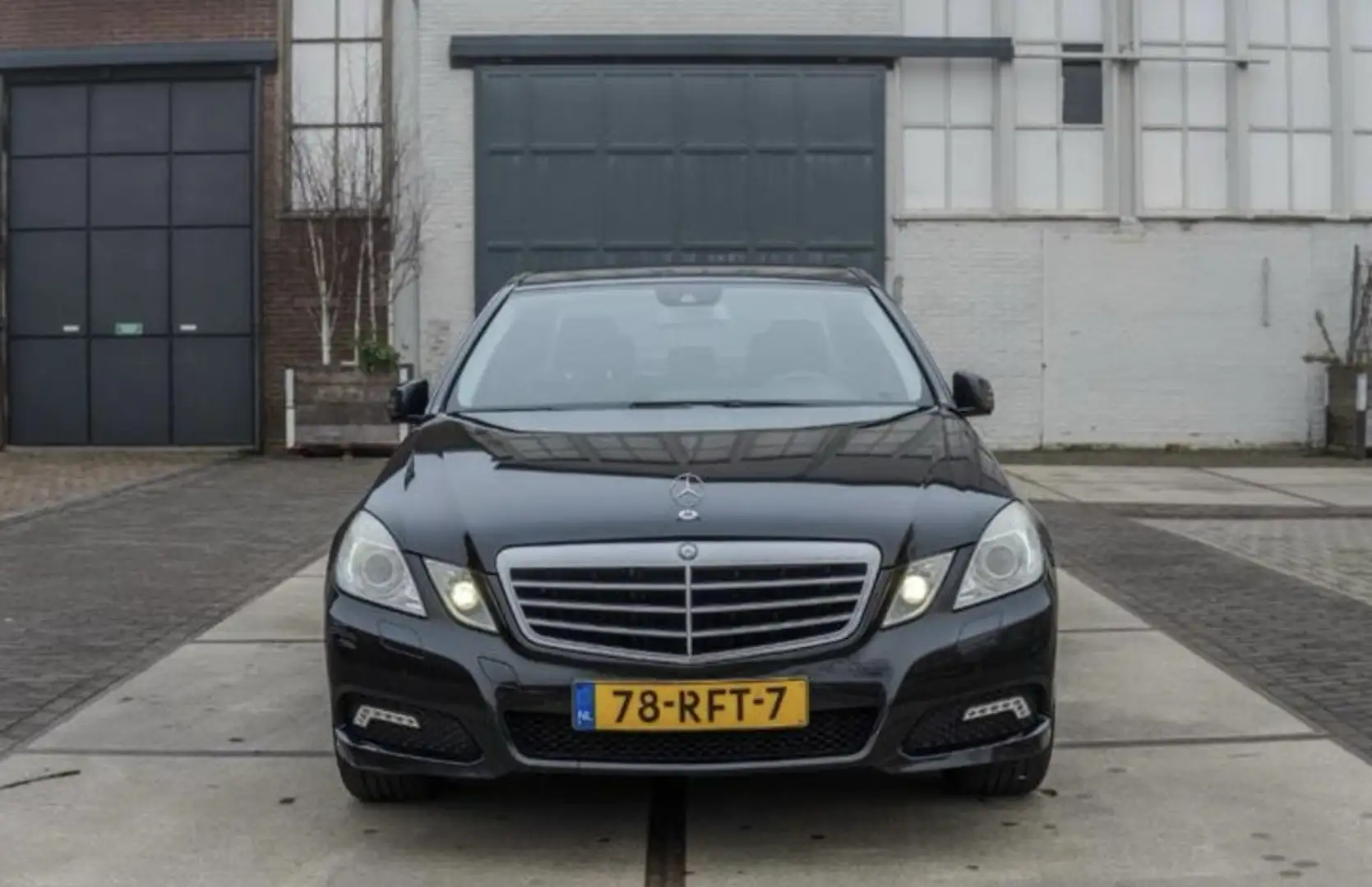 Mercedes-Benz E 220 Avantgarde Zwart - 2