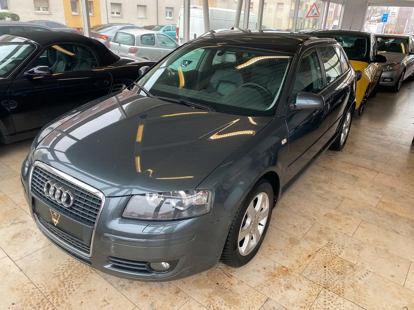 Audi A3 2.0 TDI/1.Hd./Led./Xen./F1/PDC/Panorama/Sport Grau - 2