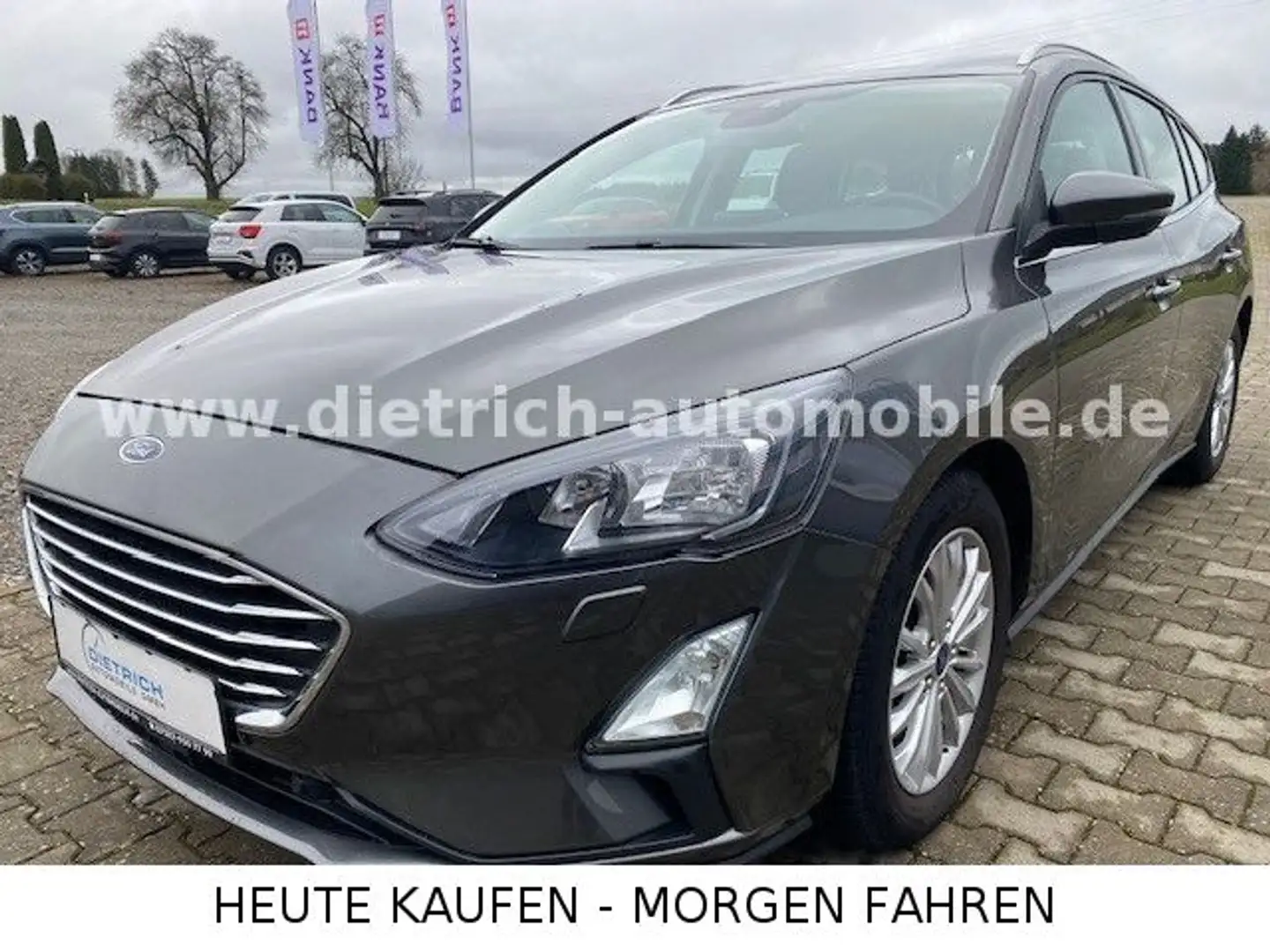Ford Focus Turnier 1,5 TDi Titanium SHZ AHK PDC ALU Gris - 1