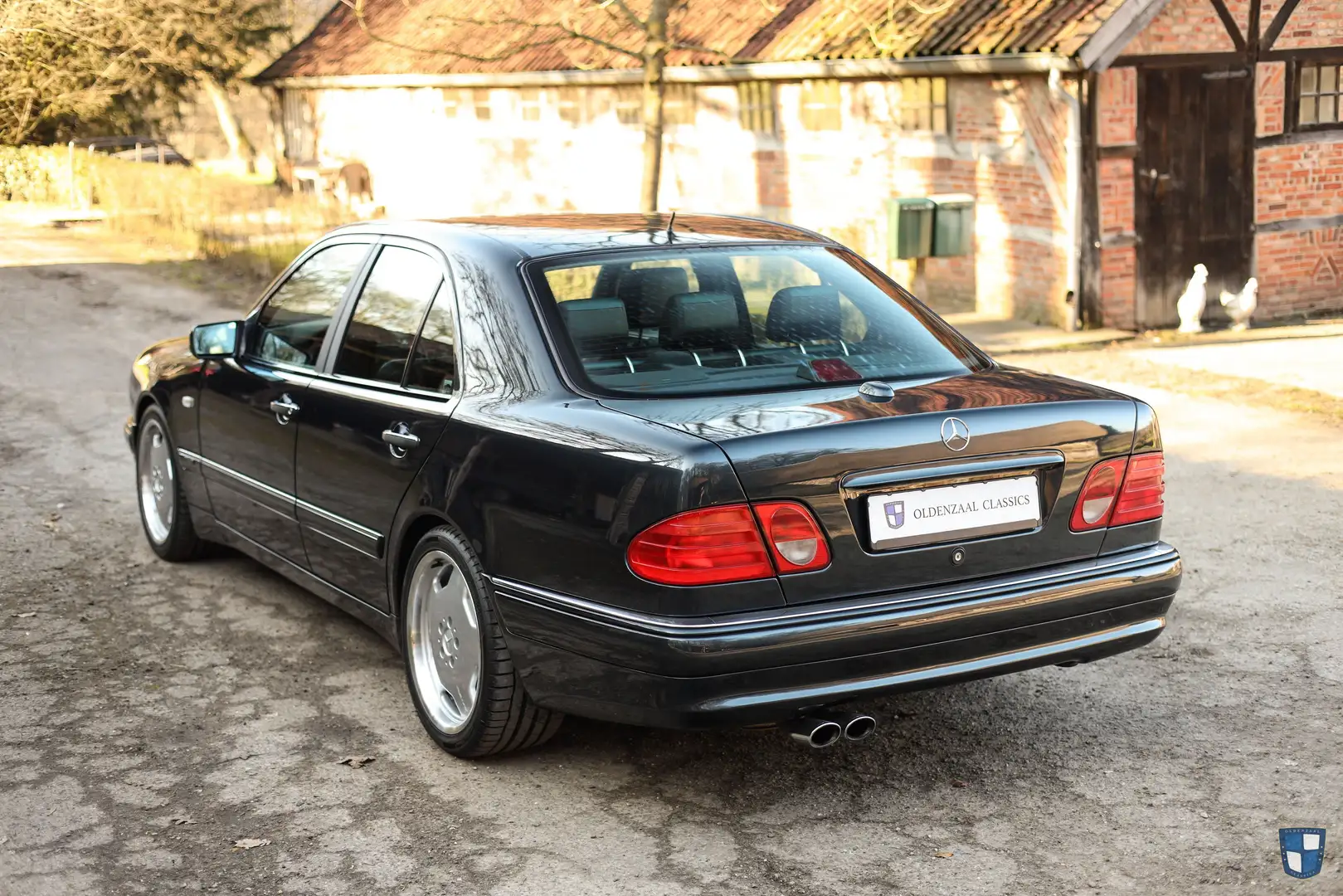 Mercedes-Benz E 50 AMG Schwarz - 2