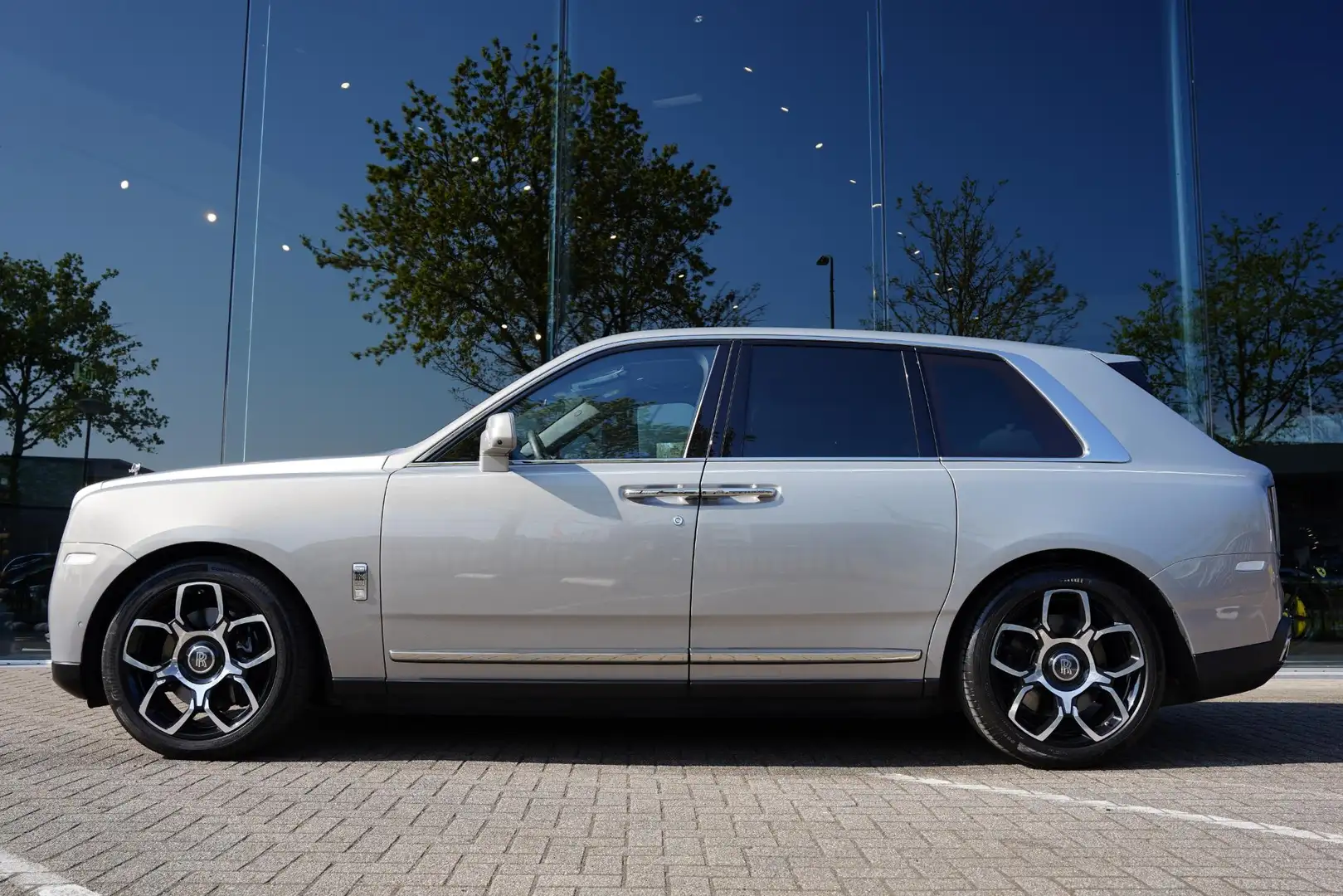 Rolls-Royce Cullinan 6.75 V12 / Bespoke Audio / Starlight / Twin-Coachl Silber - 2