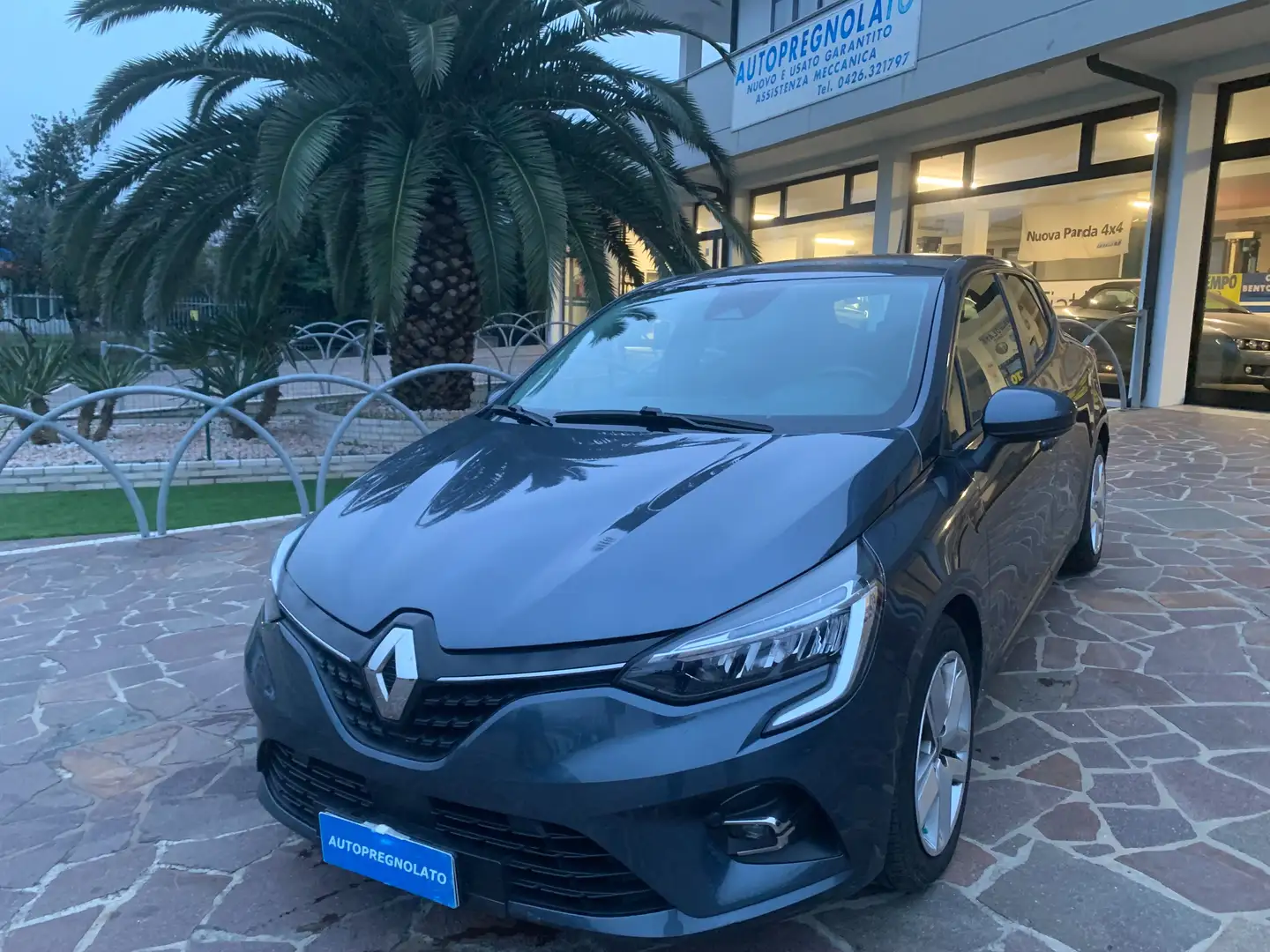 Renault Clio Clio V 2019 1.0 tce Life 90cv my21 Grigio - 1