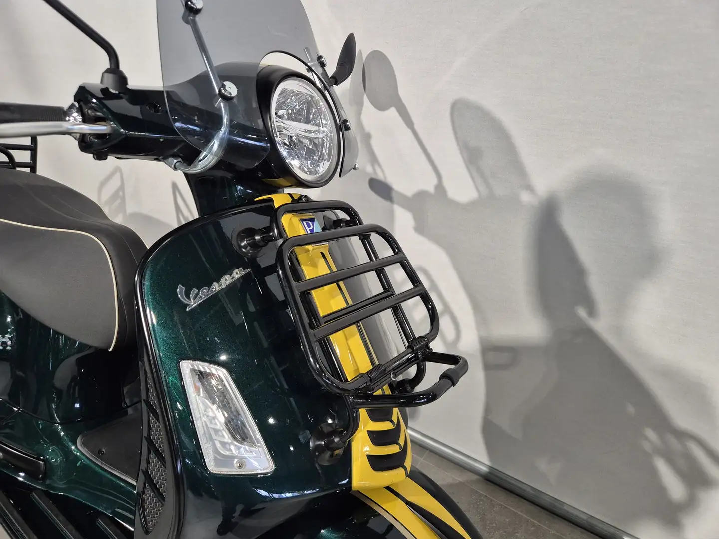Vespa GTS 300 HPE Groen - 2