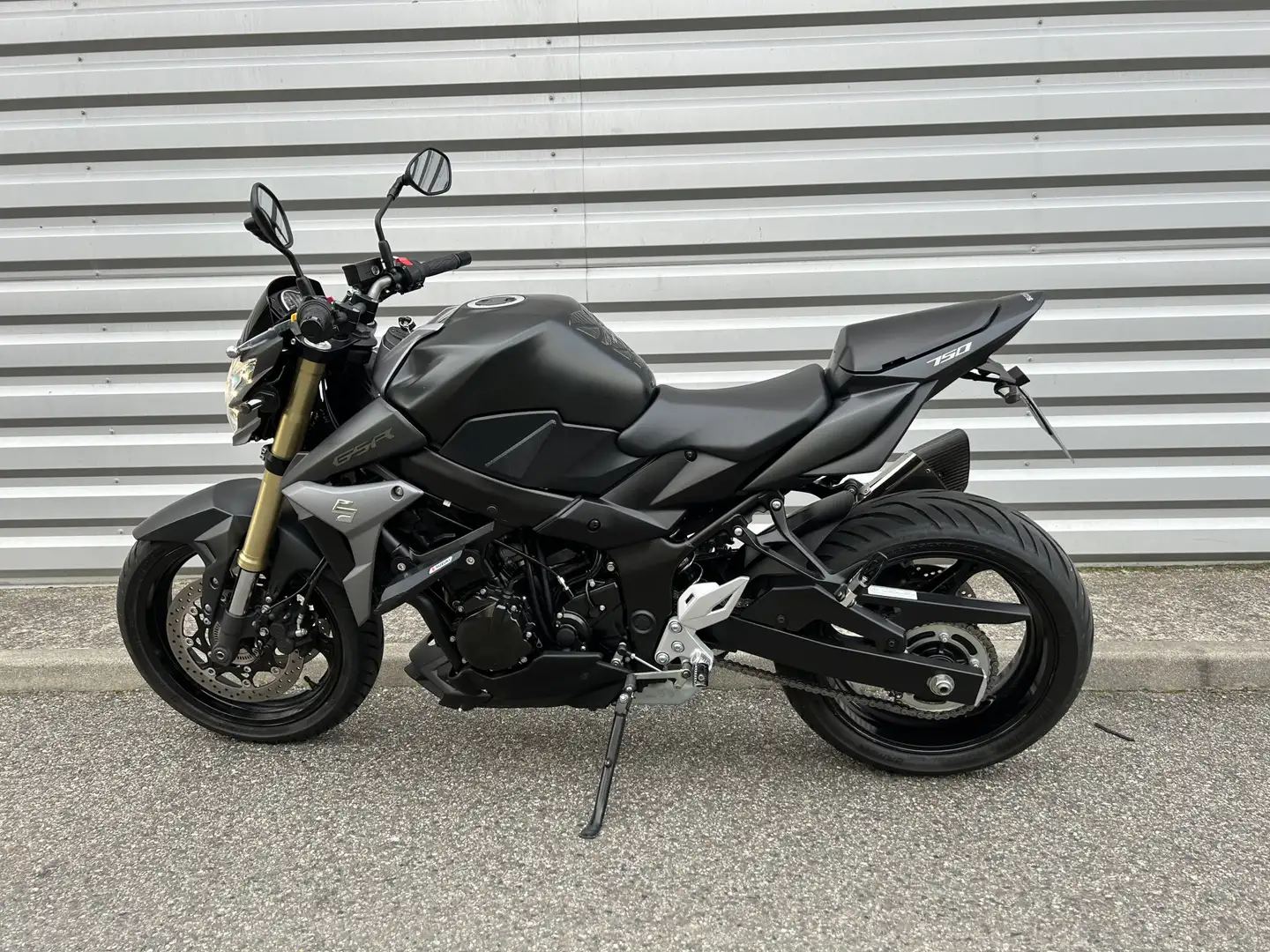 Suzuki GSR 750 Noir - 2