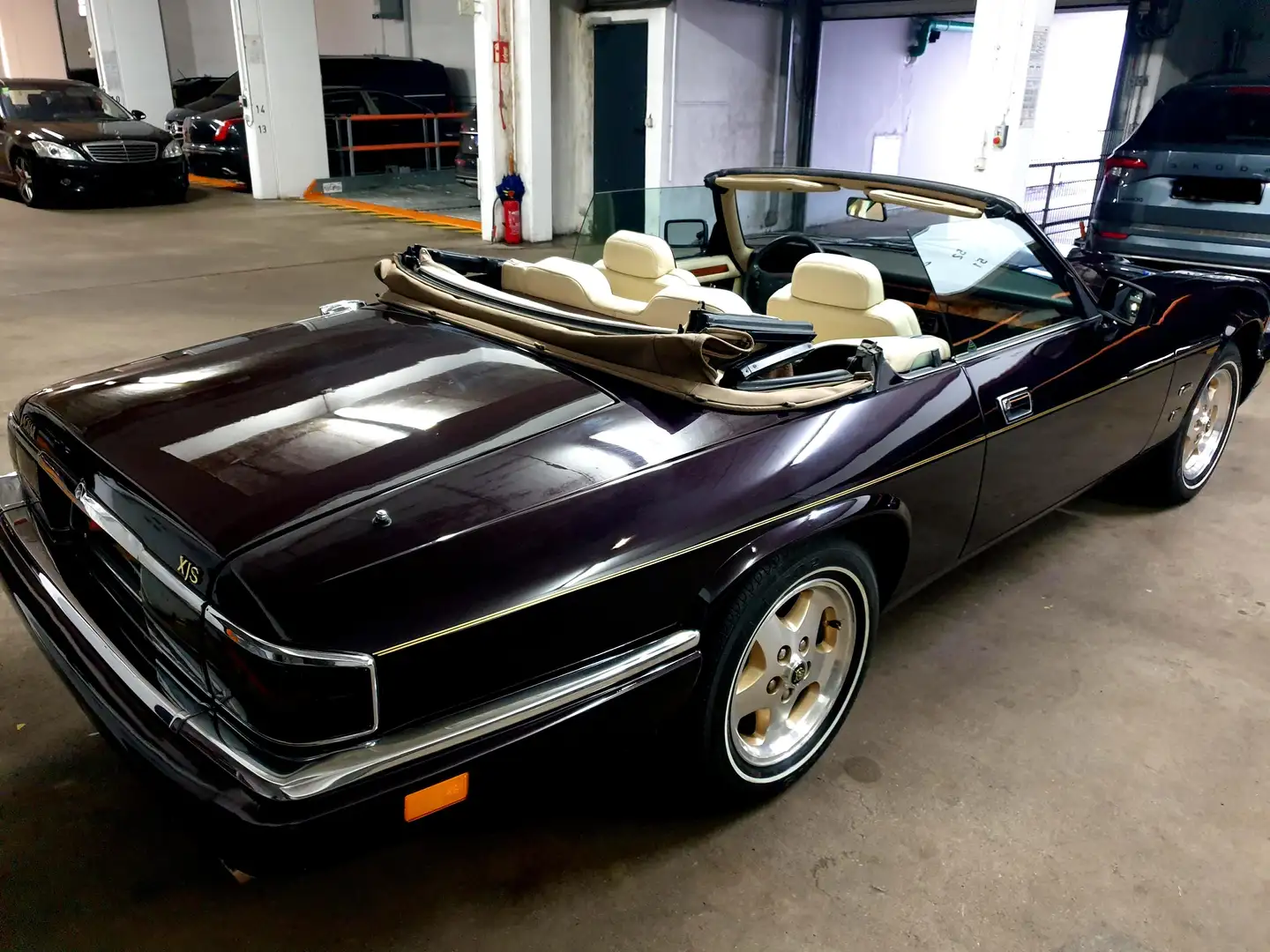 Jaguar XJS Jaguar XJS 4.0 Automatic* INSIGNIA 2+2 Convertible Schwarz - 2