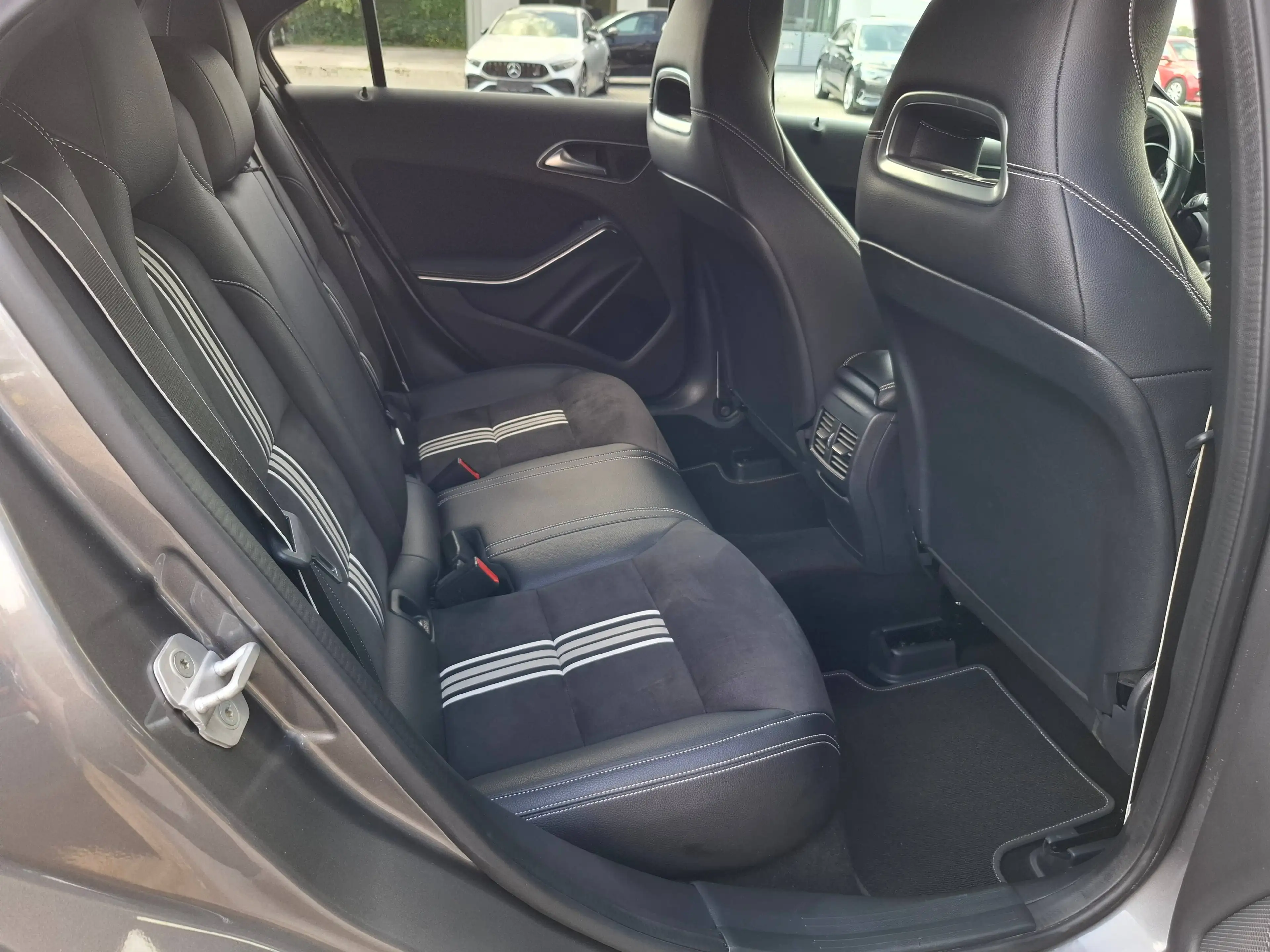 Mercedes-Benz A 220 A220 CDI 4Matic AMG-Line*LED*NAVI*Alcantara*Kamera* — photo 11