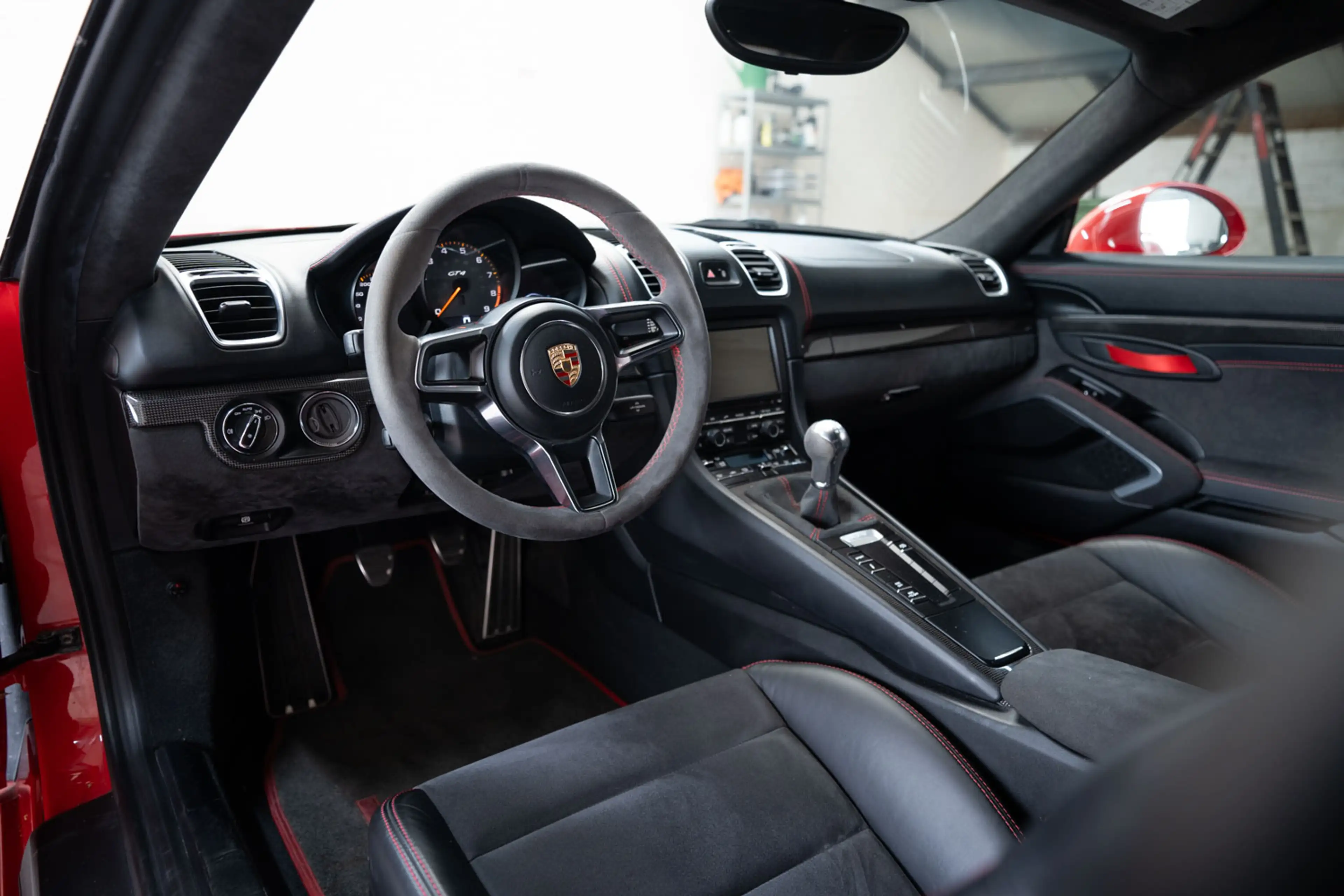 Porsche Cayman GT4 | 3.8 Handgeschakeld | Carmine Red | Carbon In — photo 13