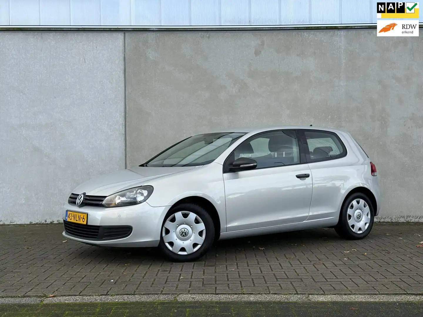 Volkswagen Golf 1.6 TDI Trendline, NAP, Airco, APK Grijs - 1