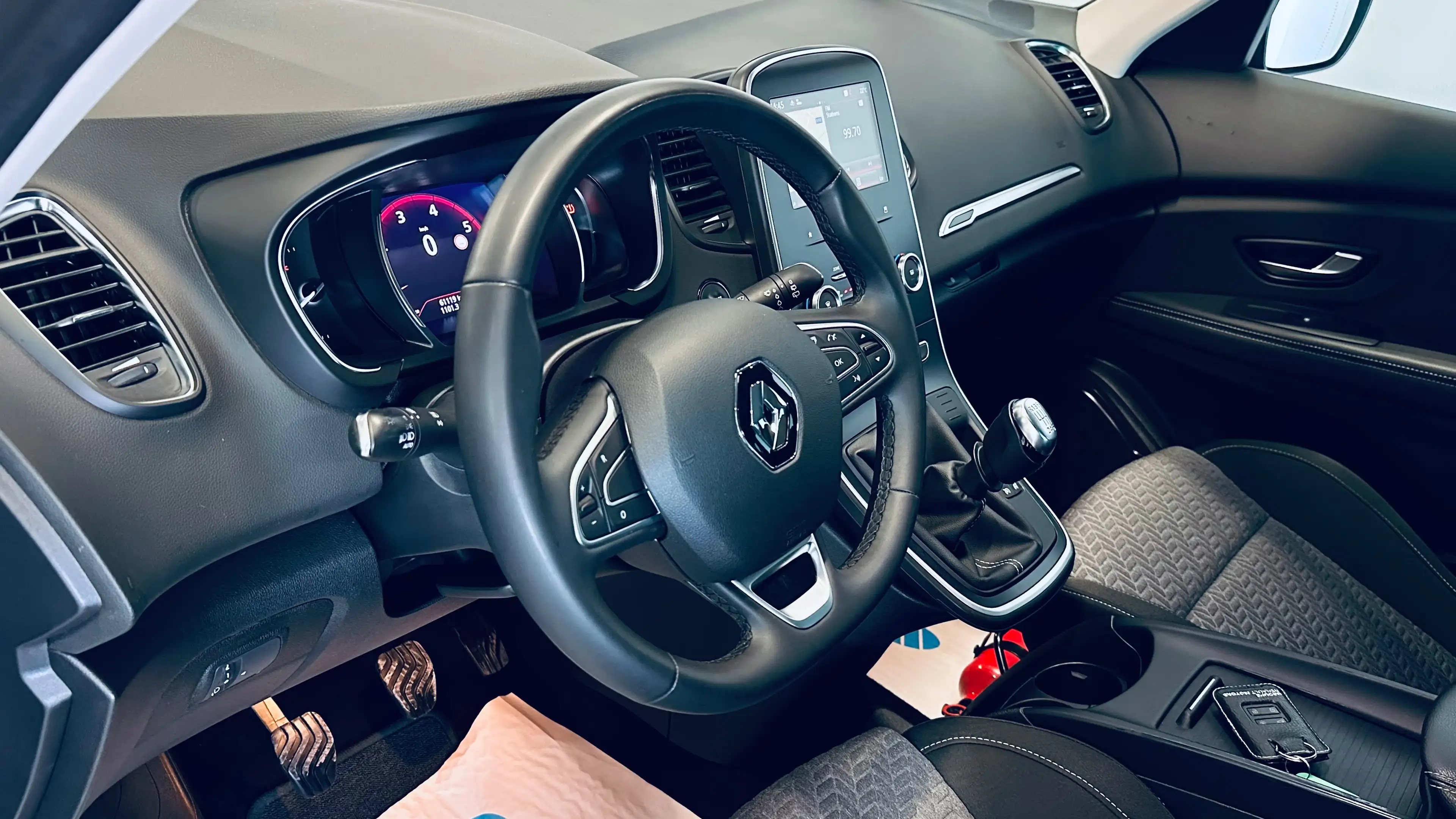 Renault Scenic 1.33 TCe Limited CAMERA PDC NAVI BLUETOOTH LIM CLIM BIZONE — photo 9