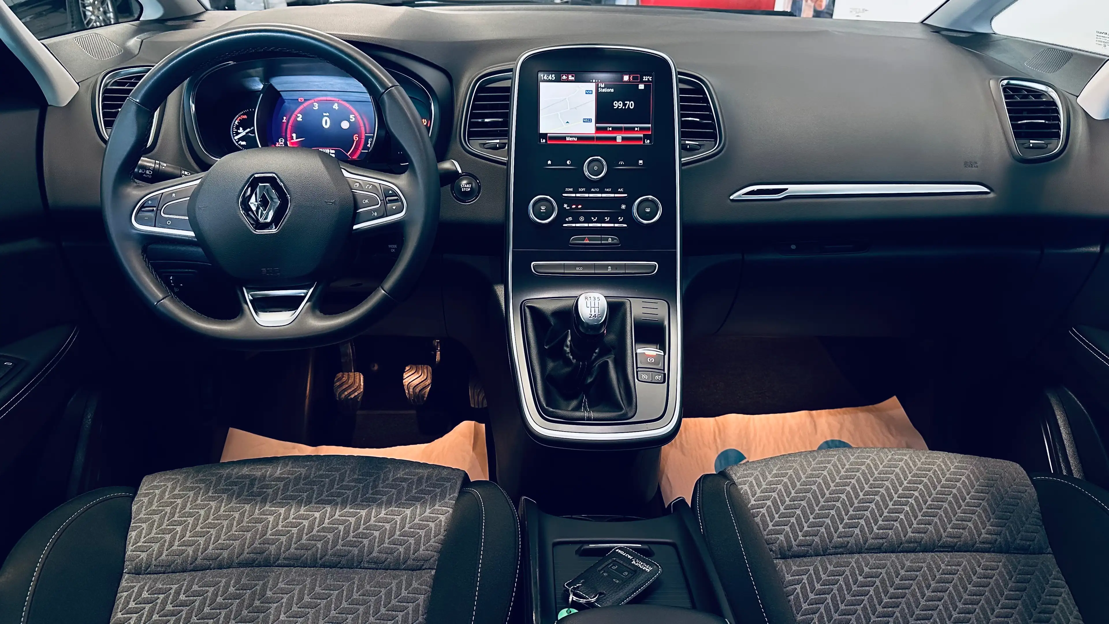 Renault Scenic 1.33 TCe Limited CAMERA PDC NAVI BLUETOOTH LIM CLIM BIZONE — photo 10