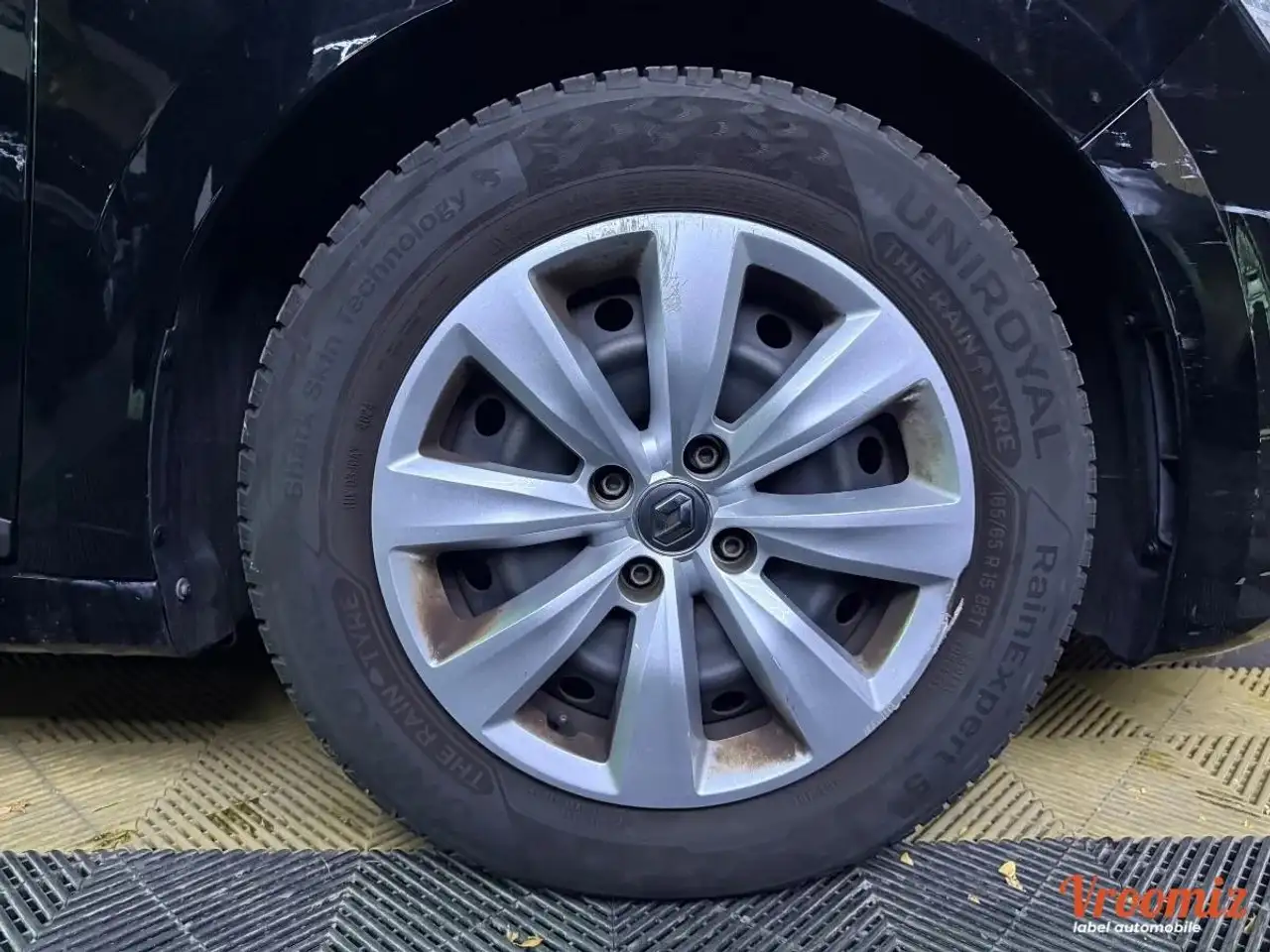 Renault Clio Citadine 5 portes — photo 42