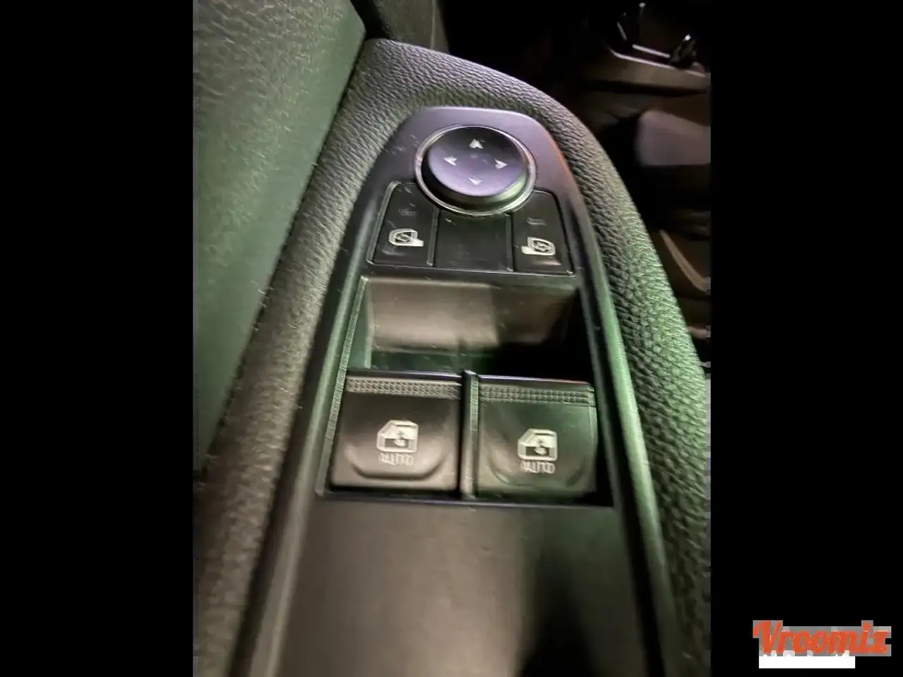 Renault Clio Citadine 5 portes — photo 33