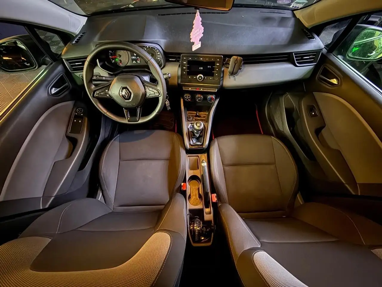 Renault Clio Citadine 5 portes — photo 16