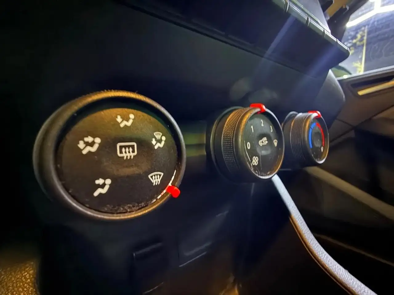 Renault Clio Citadine 5 portes — photo 19