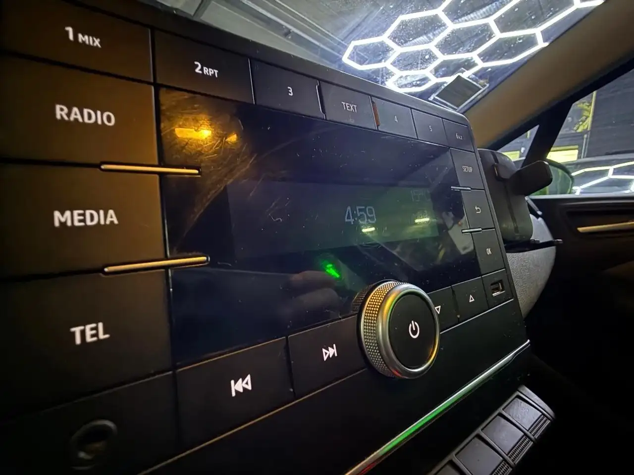 Renault Clio Citadine 5 portes — photo 21