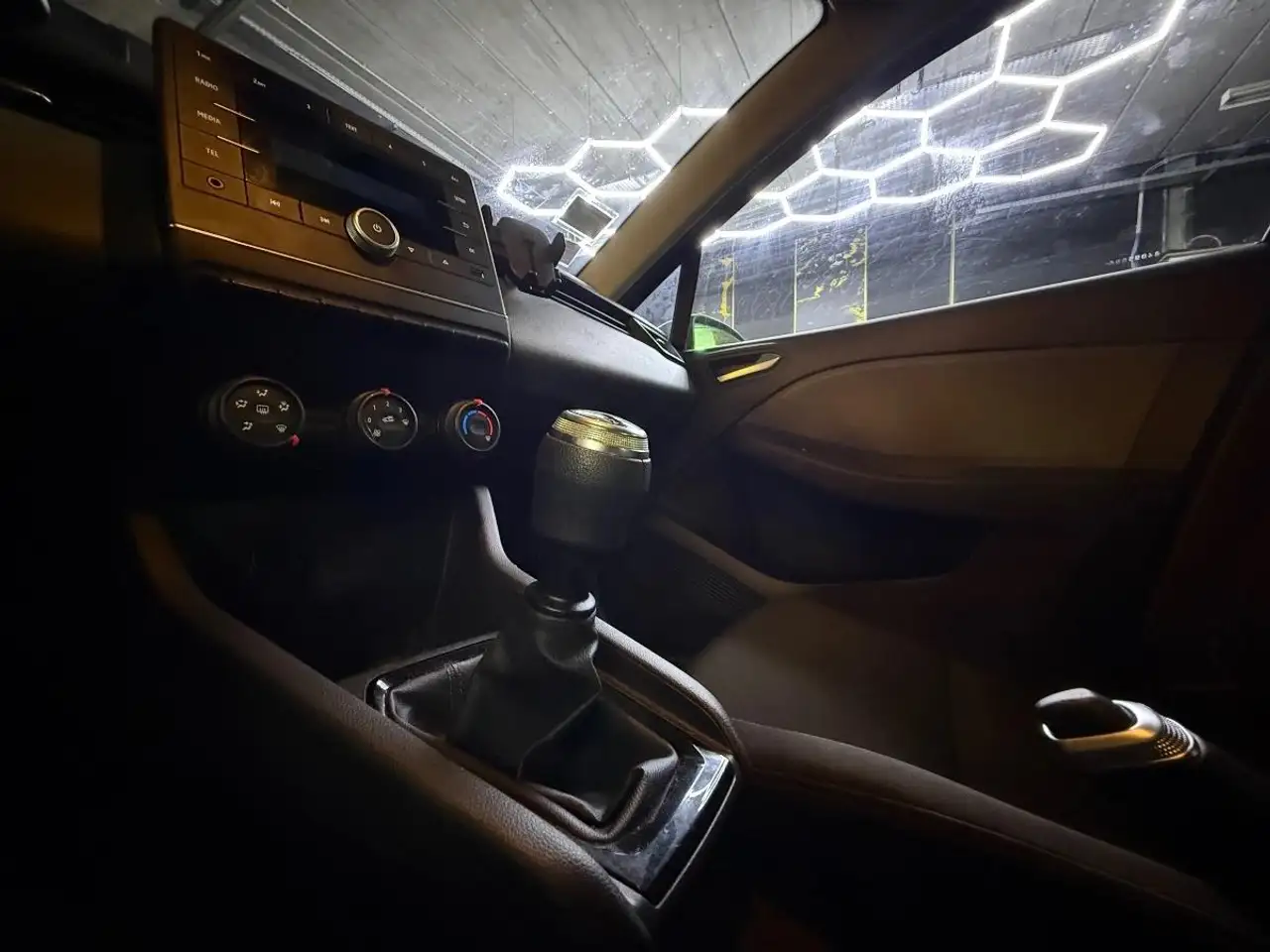 Renault Clio Citadine 5 portes — photo 18