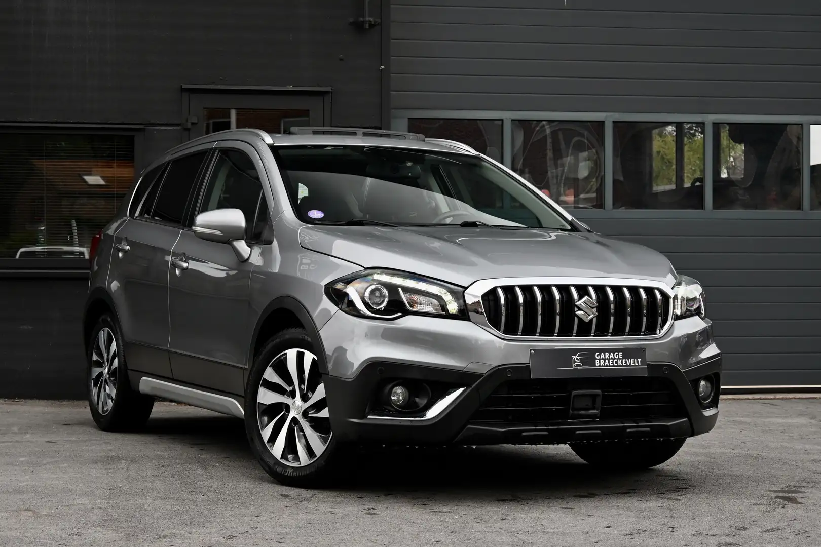 Suzuki SX4 S-Cross 1.4 - Automaat - Leder - Panodak - Camera - Trekh. Gris - 1