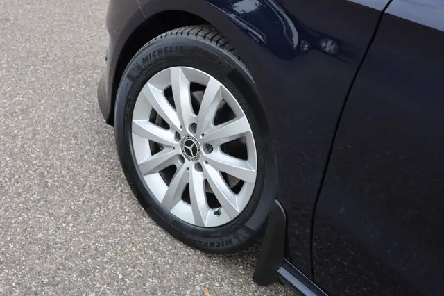 Mercedes-Benz B-Class view 12