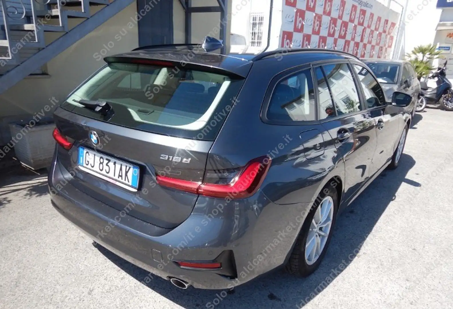 BMW 318 d Touring mhev 48V Business Advantage auto COCKPIT Grigio - 2
